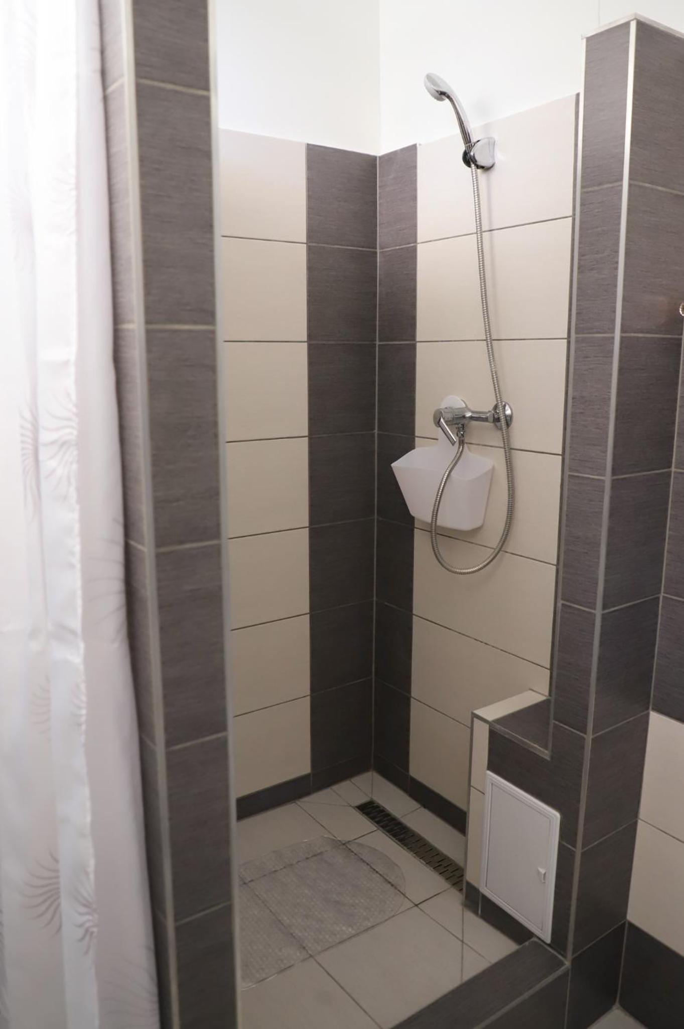 Üveghíd Apartman