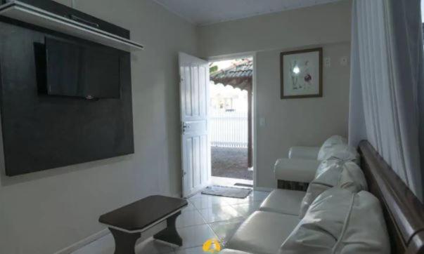 Casa No Centro De Bombinhas Próximo a Praia e Comércio em Geral