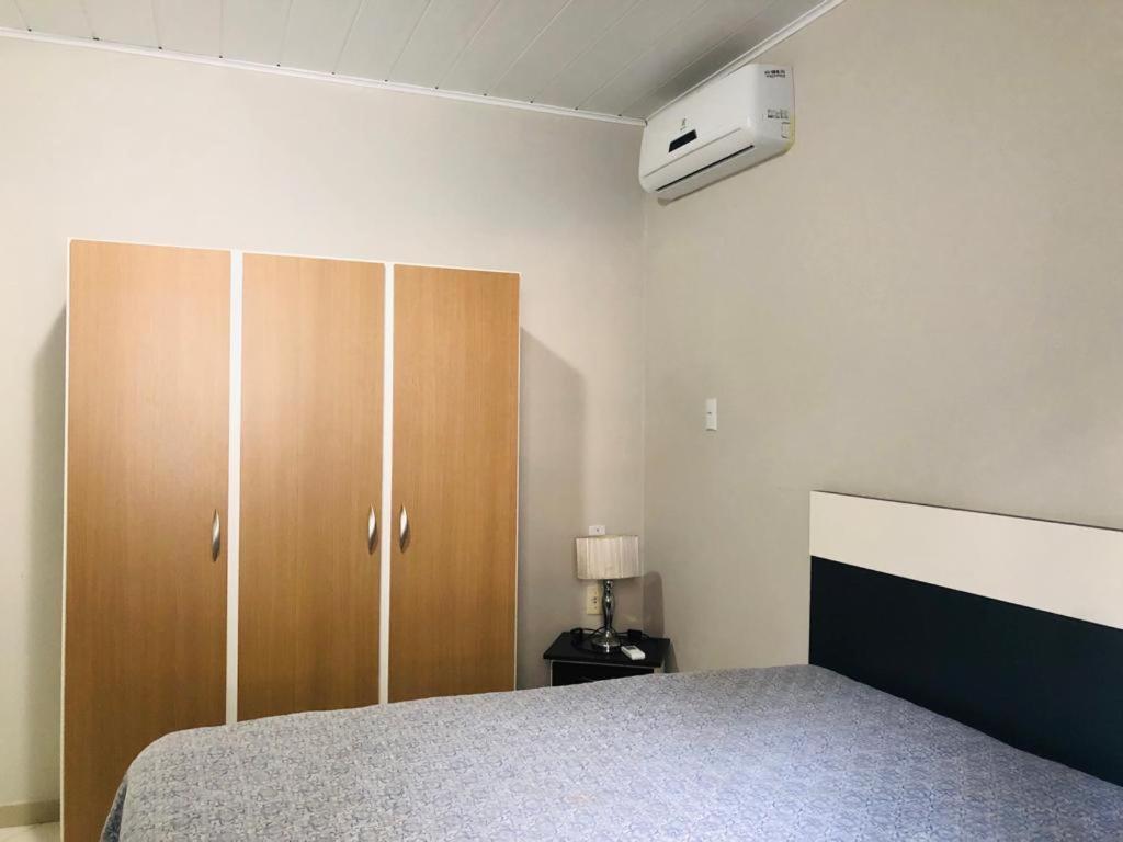 Casa No Centro De Bombinhas Próximo a Praia e Comércio em Geral