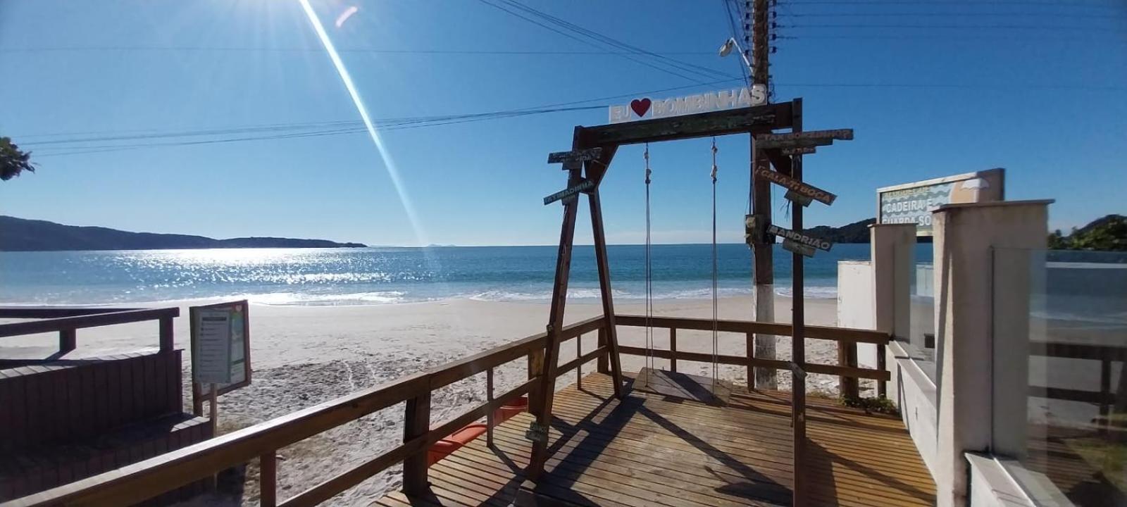 Casa No Centro De Bombinhas Próximo a Praia e Comércio em Geral