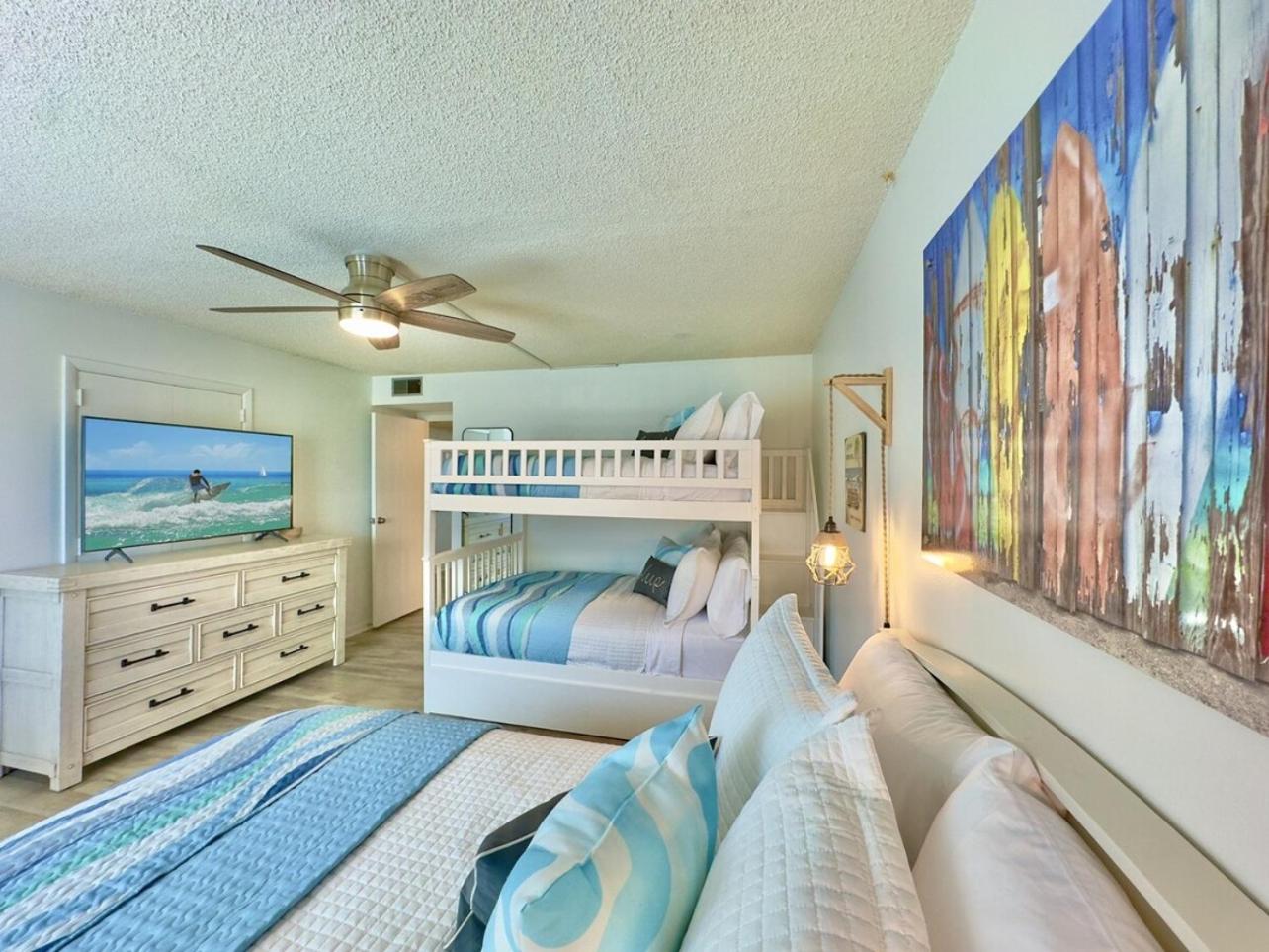 Beachfront with heated pool, 60 seconds to beach