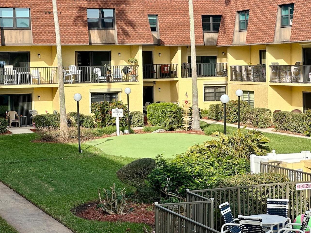 Beachfront with heated pool, 60 seconds to beach