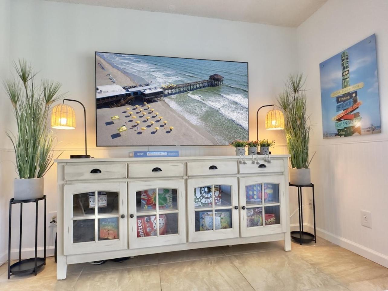 Beachfront with heated pool, 60 seconds to beach