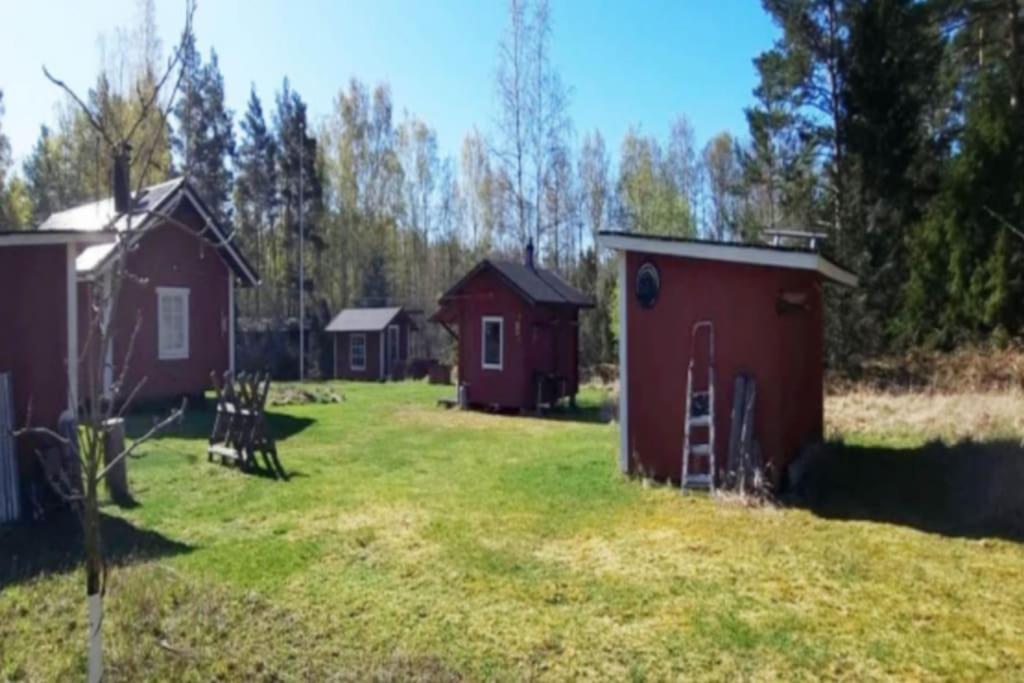 Rentukka - Sähköttömät Yöpymismökit - Off-grid Cottages