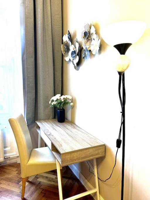 L4 City Centre Stylish Flat view 5