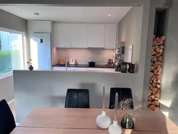 Modern and central residence with charming garden view 4