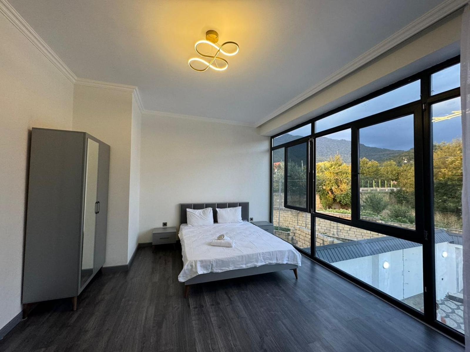Riverside charlet