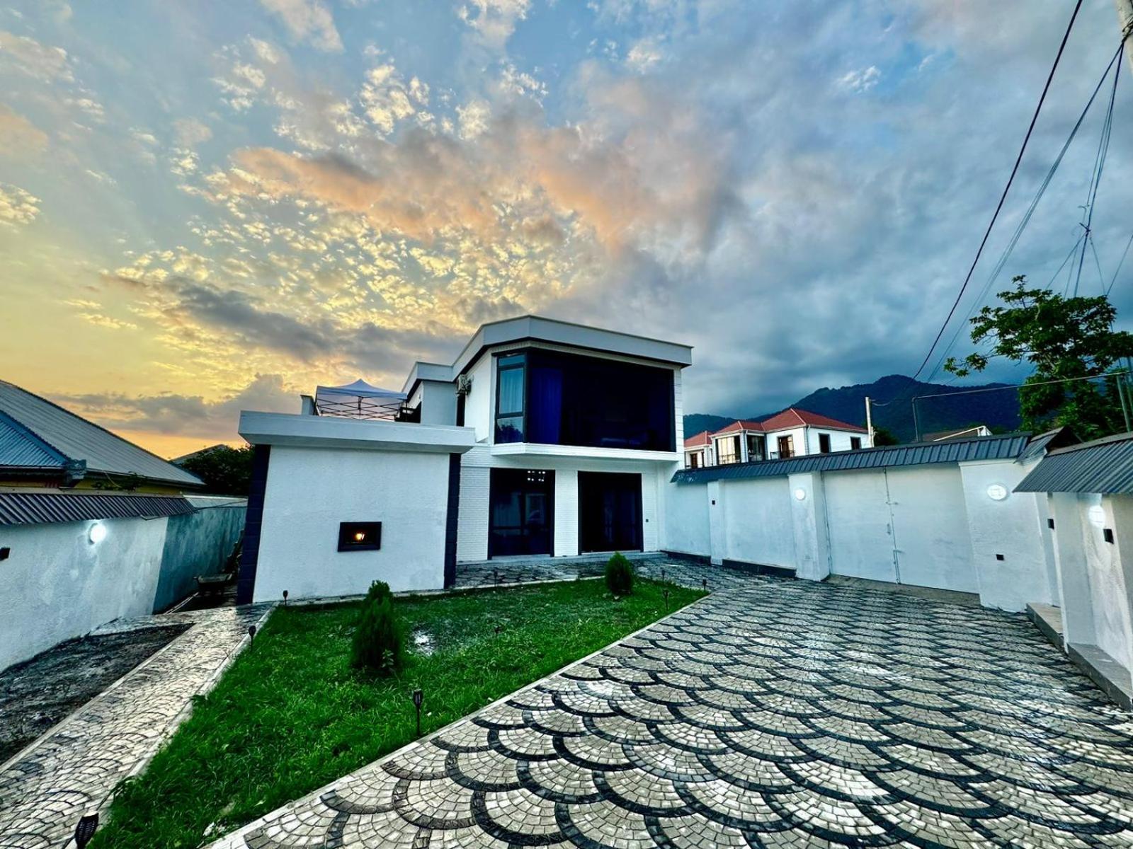 Riverside charlet