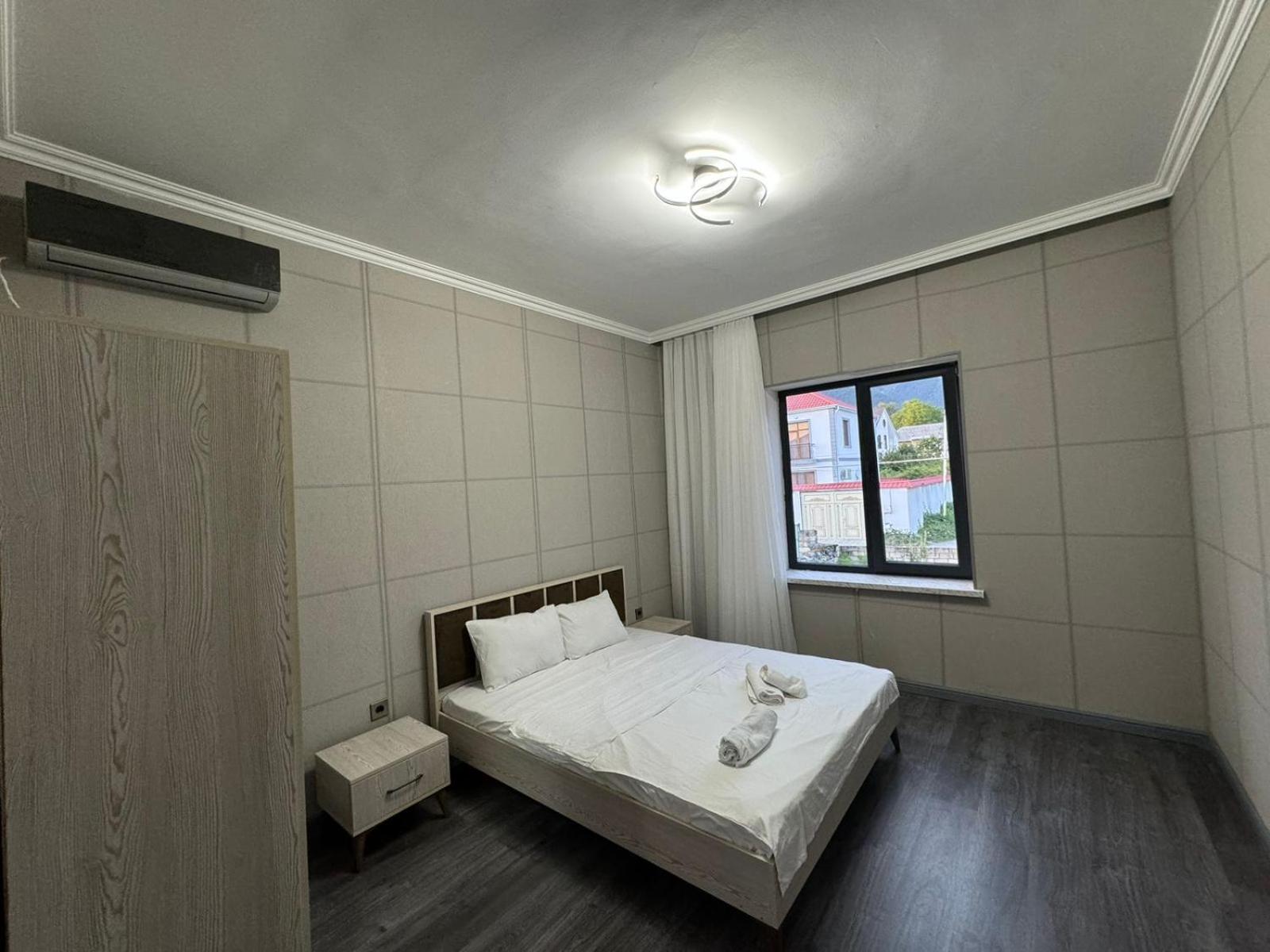 Riverside charlet