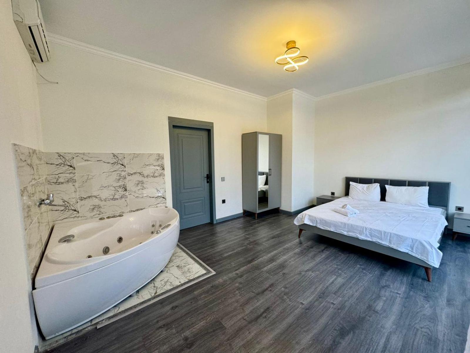 Riverside charlet