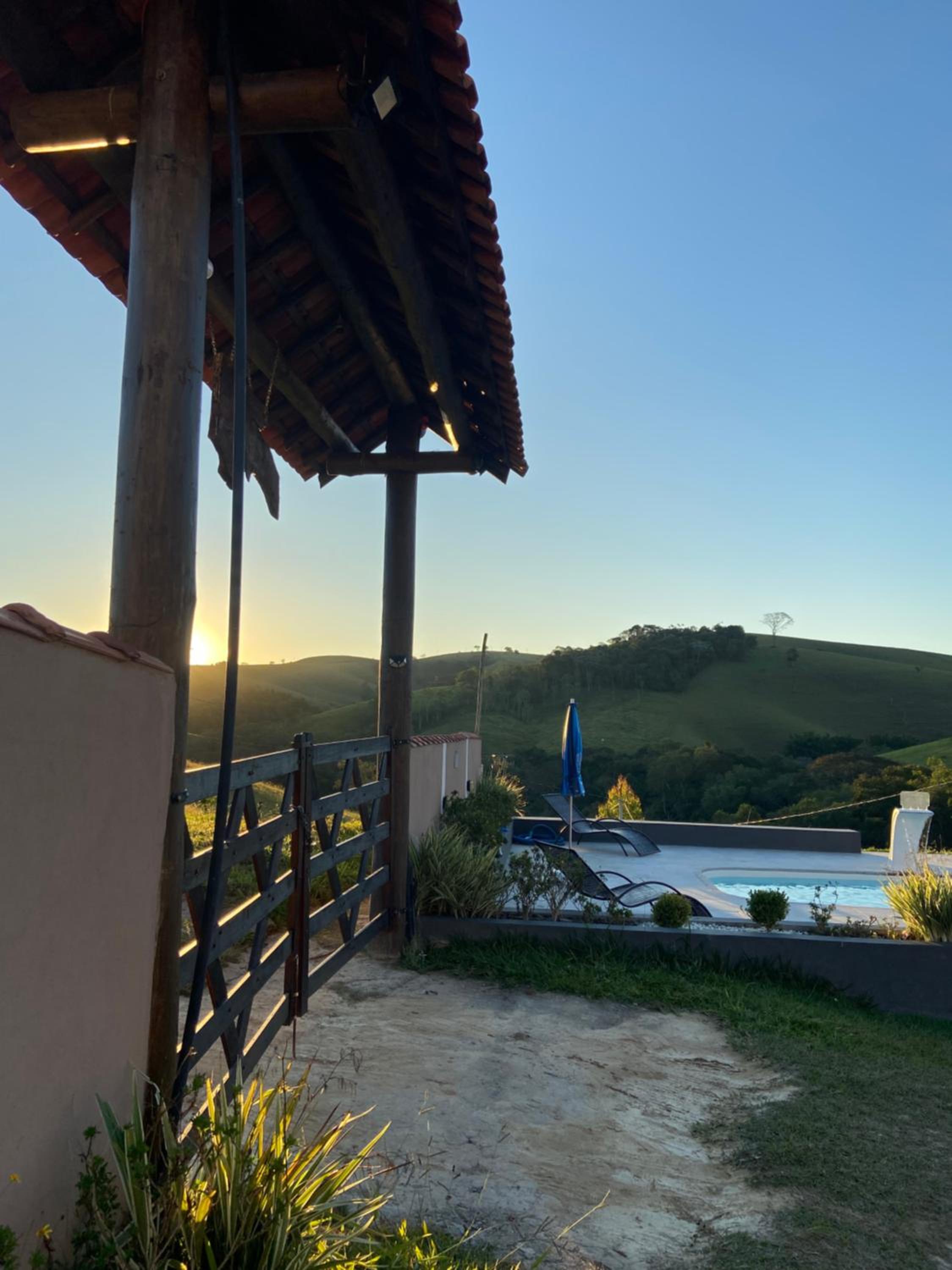 Recanto da Alegria - Casa em Cunha com Jacuzzi,Piscina,Rede,Churrasqueira,Lareira,Deck, Banco de coração