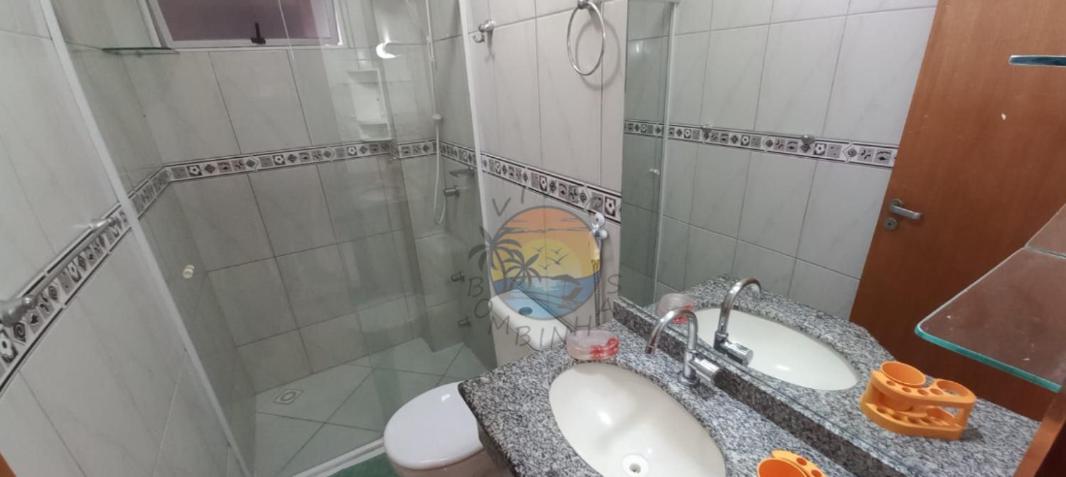 Apartamento com Piscina no Centro da praia Próximo a Praia e Comércio em Geral