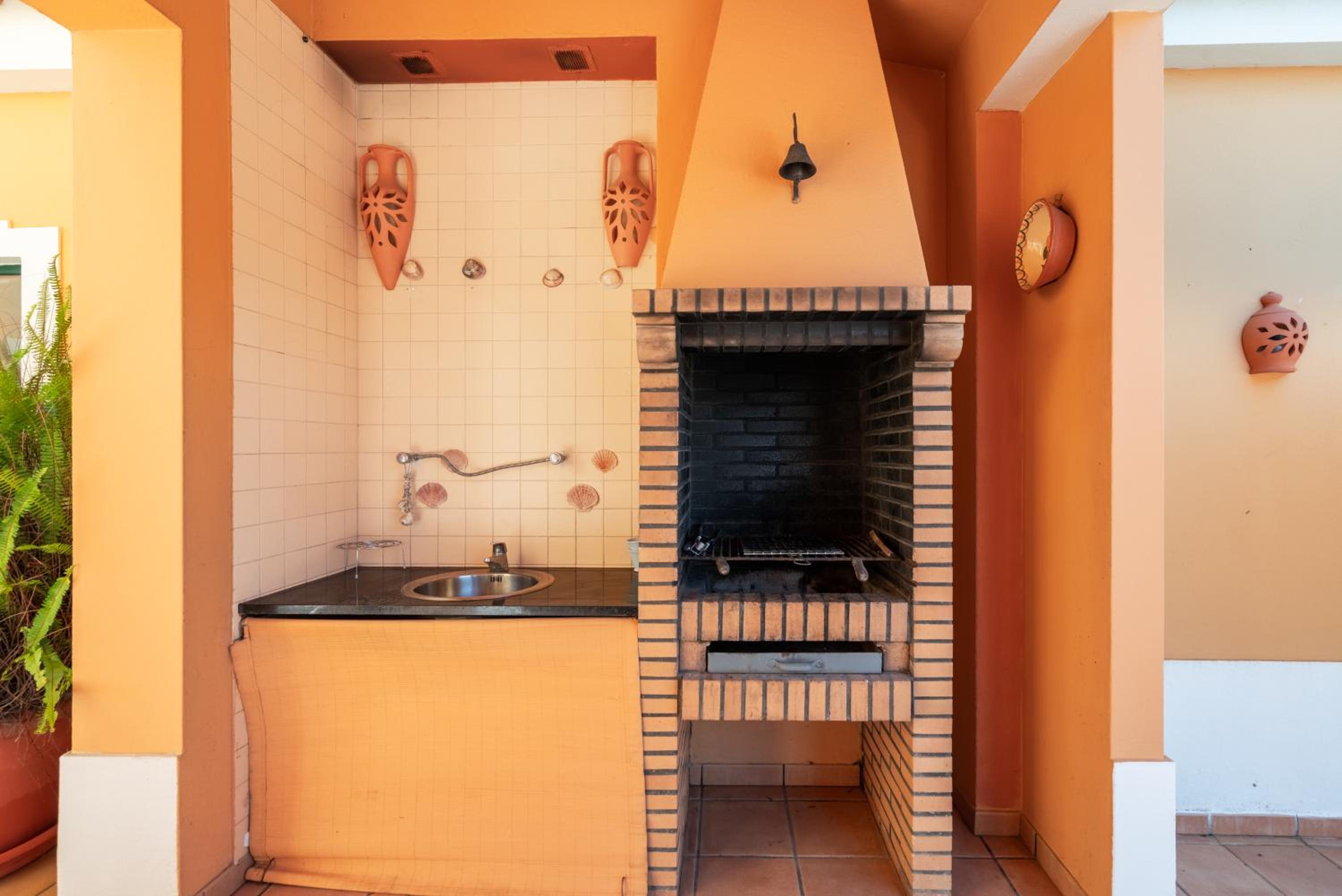 "Orange Tree Villa in Alvor - South - facing Family Villa with Private Poll" view 4