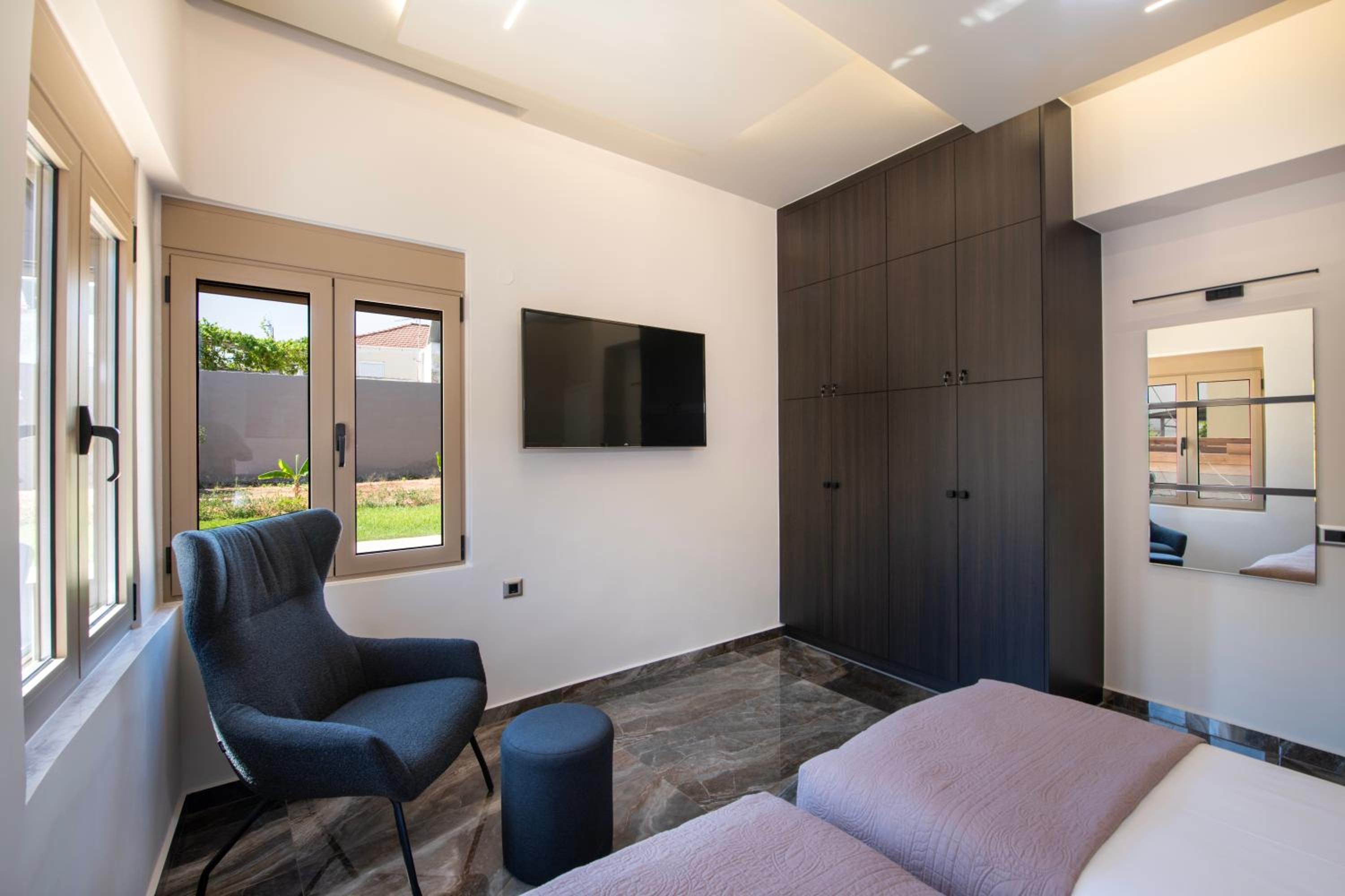 Cozy Rena luxury apartment with free private parking view 4