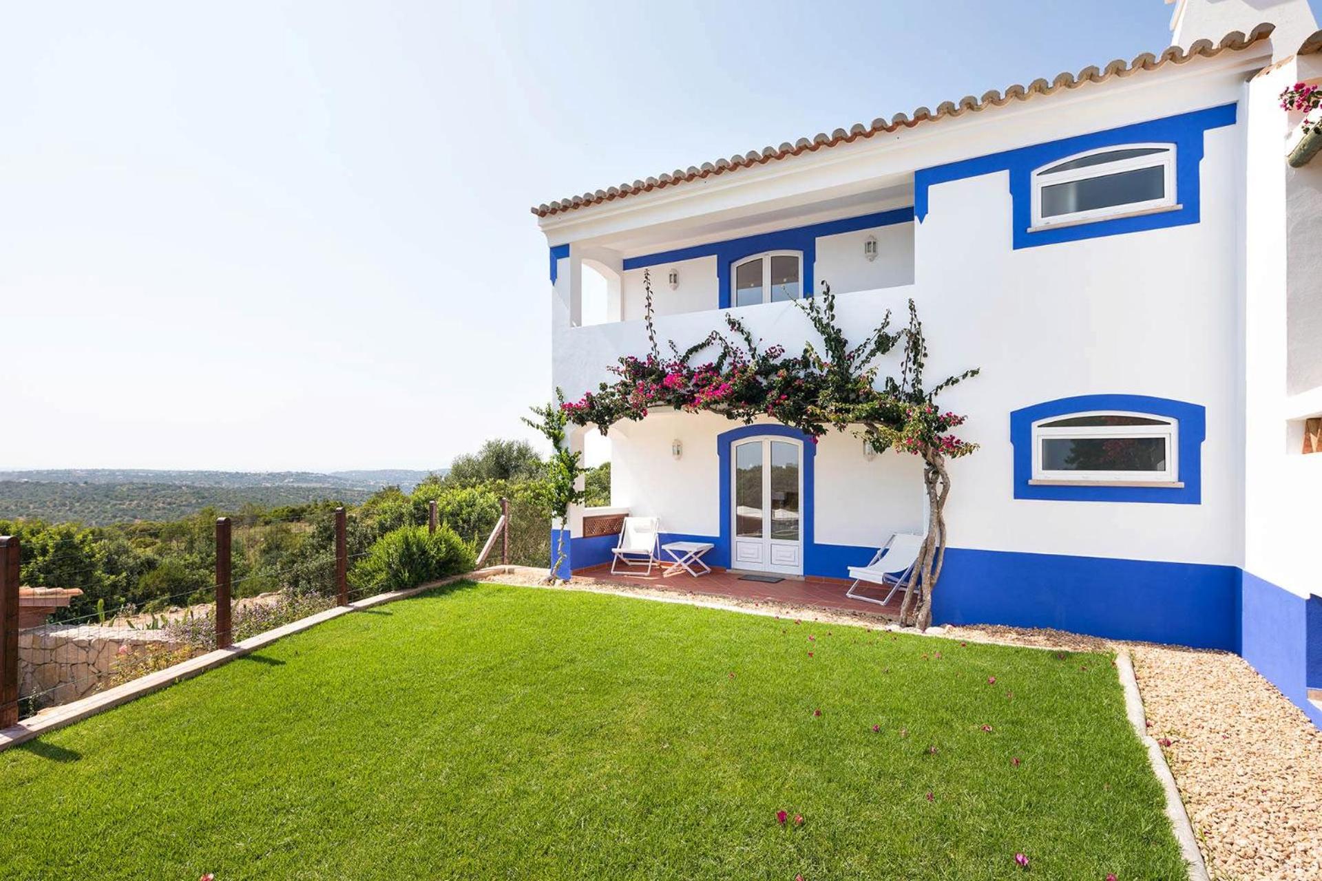 Casa de Baixo by Vintage Travel