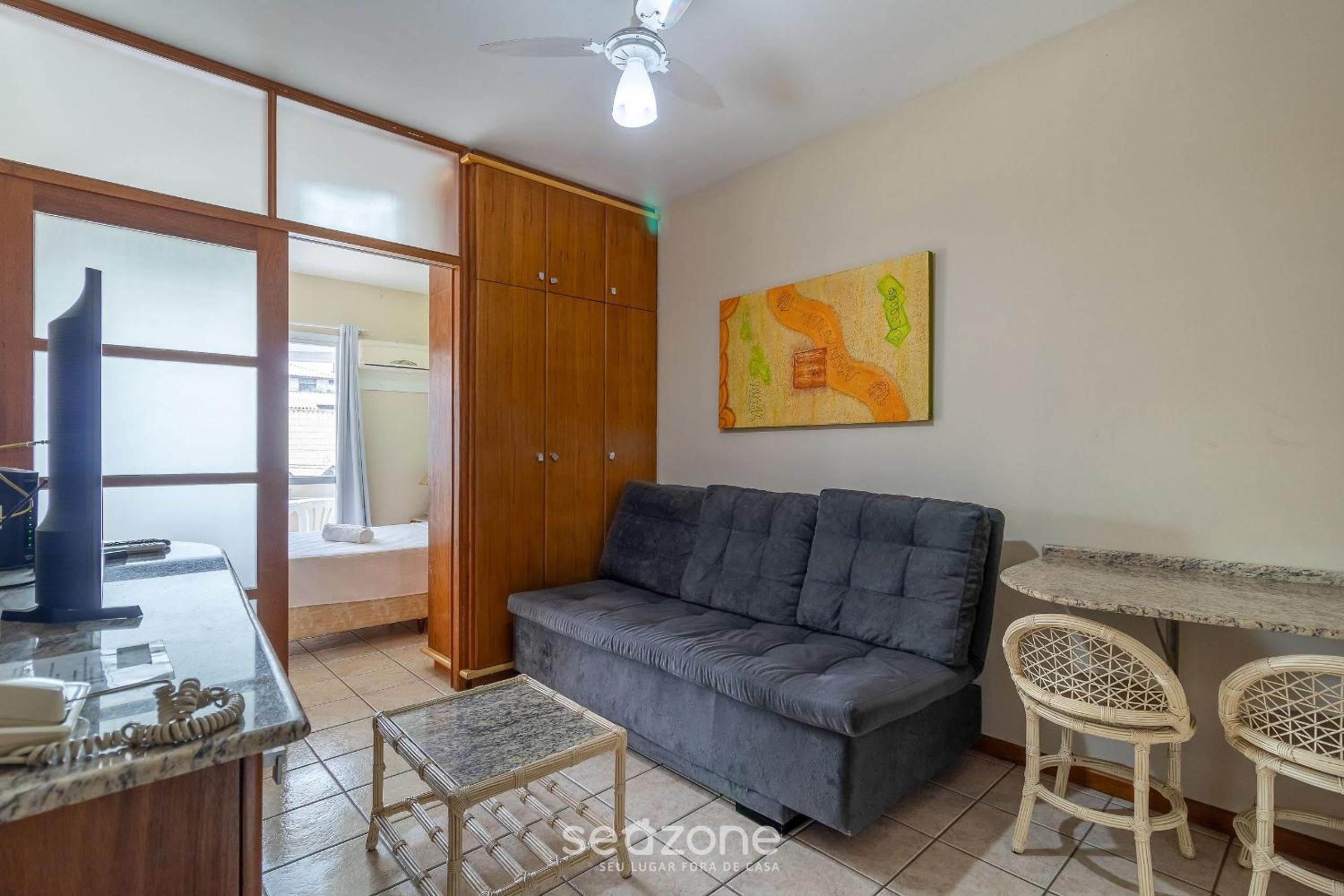 Apt c/ Varanda in Condomínio Pé na Areia IHO127