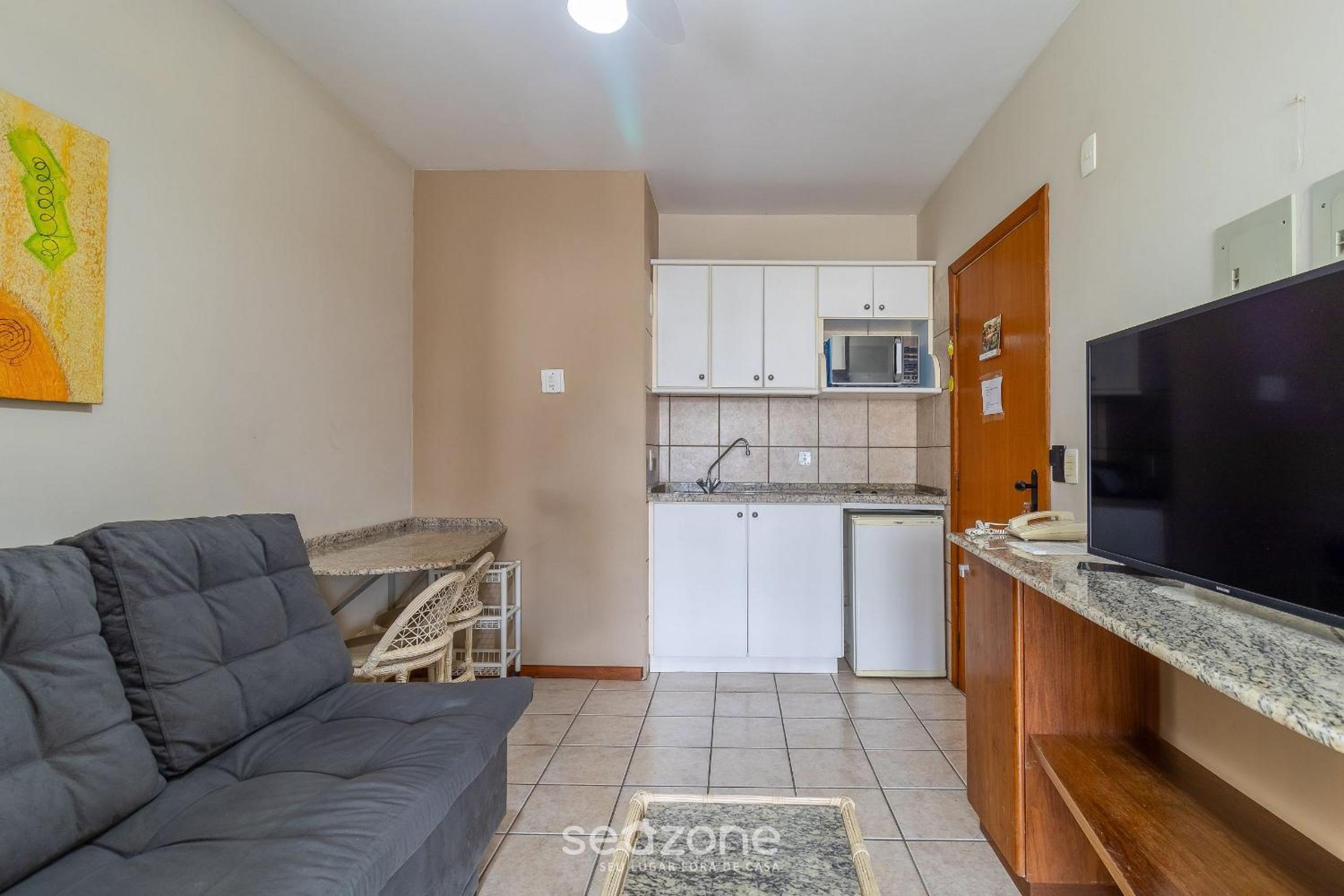 Apt c/ Varanda in Condomínio Pé na Areia IHO127