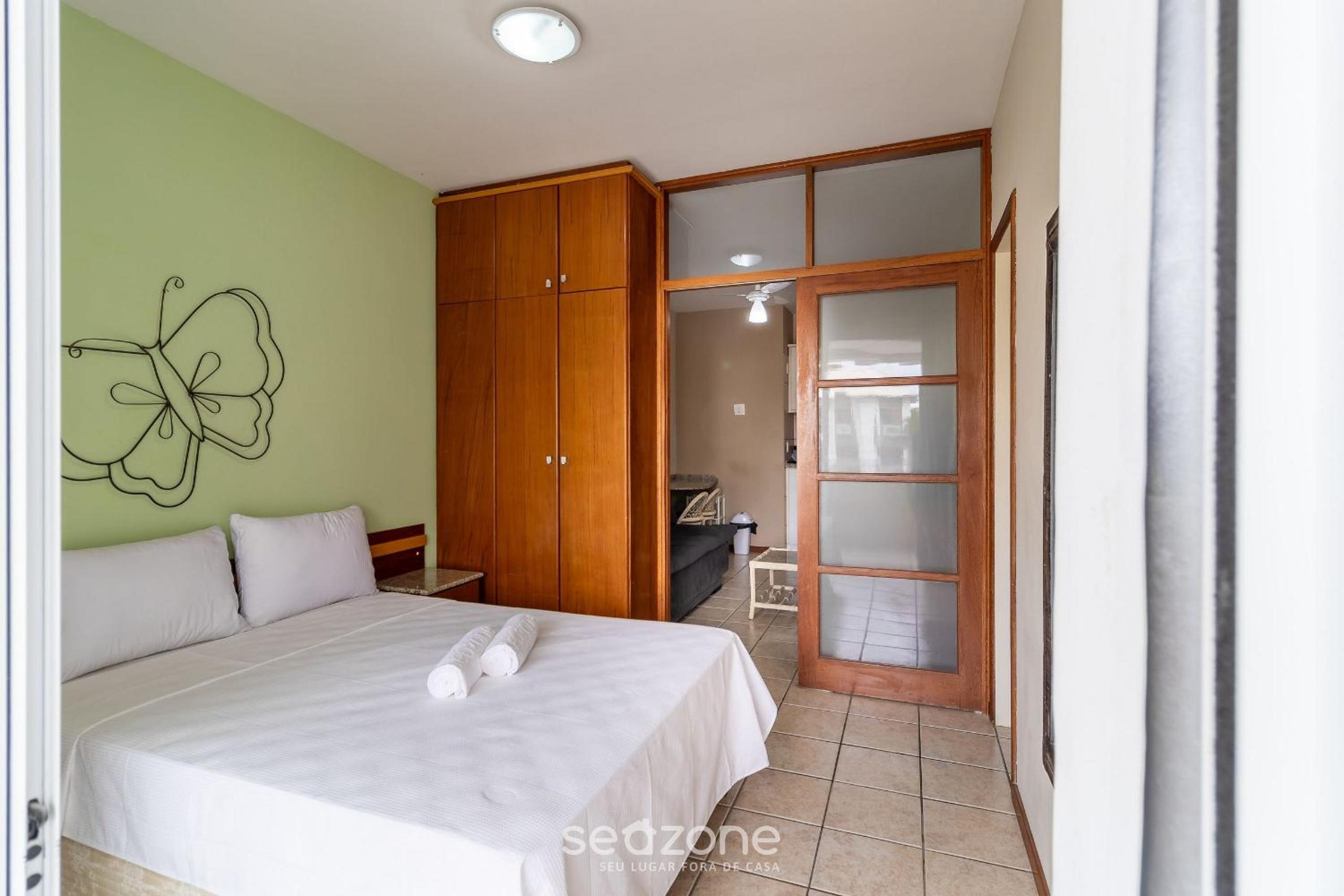 Apt c/ Varanda in Condomínio Pé na Areia IHO127