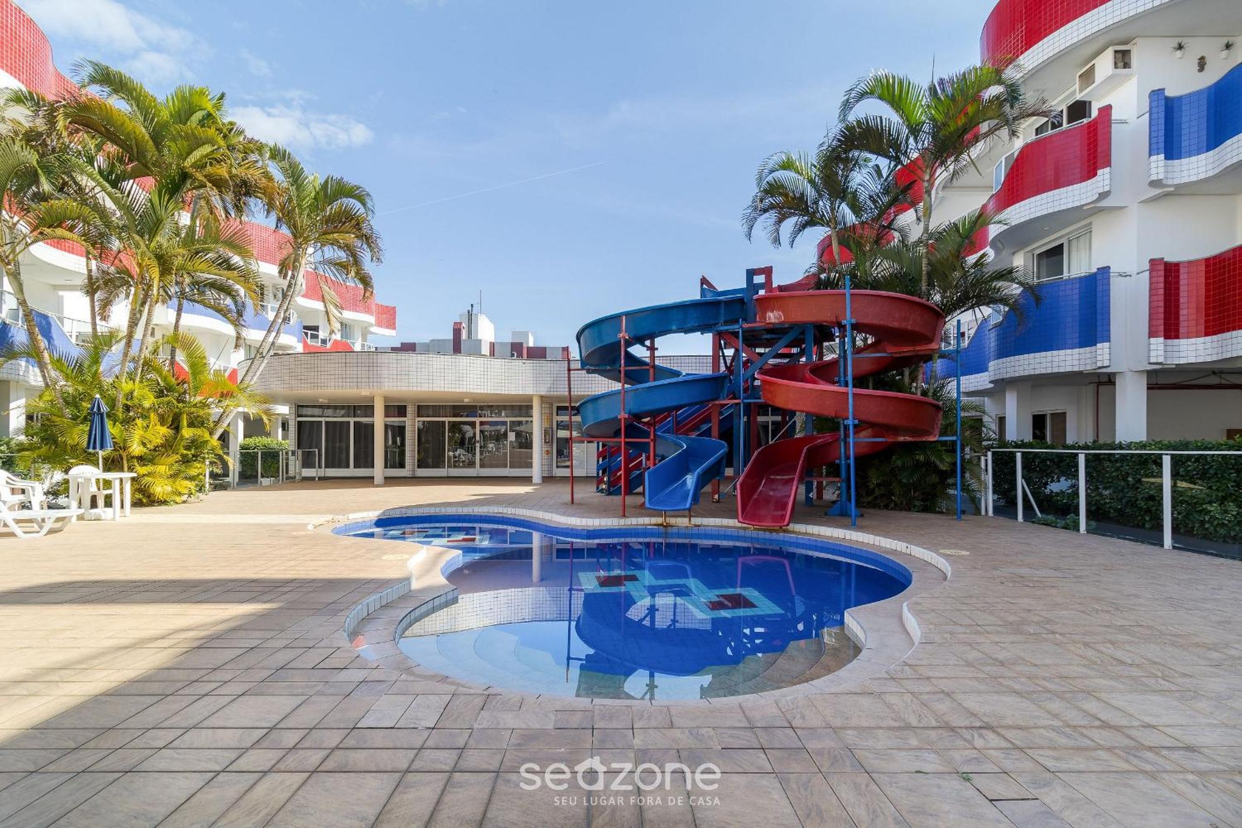 Apt c/ Varanda in Condomínio Pé na Areia IHO127