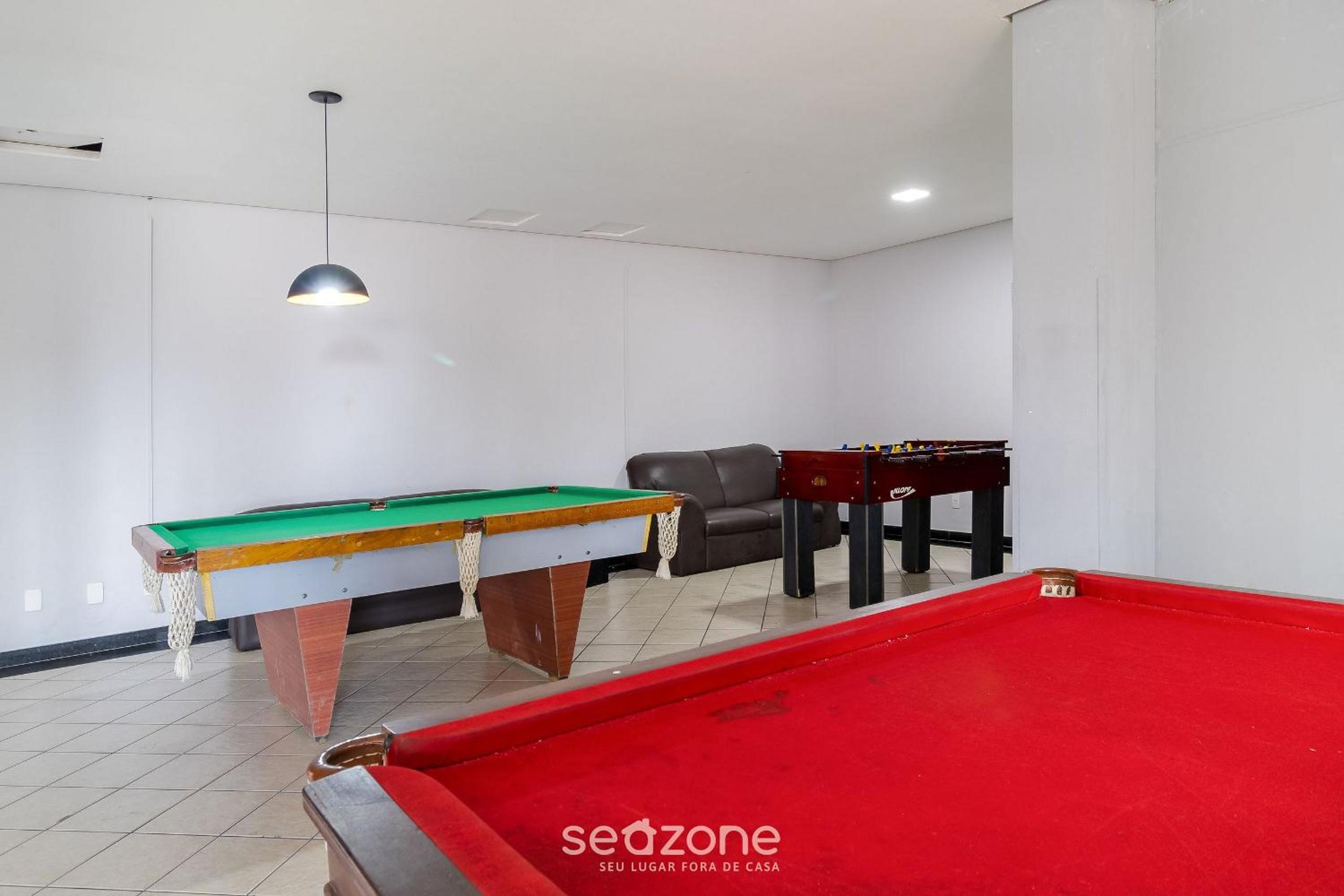 Apt c/ Varanda in Condomínio Pé na Areia IHO127