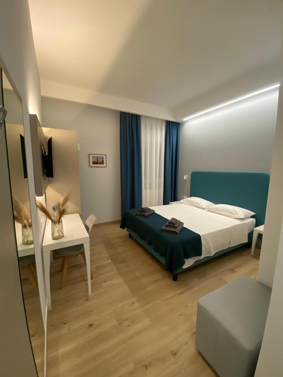 Hotel Fla Rooms - Image 1