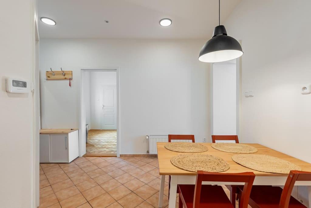 Urban Oasis Apartment Near Park and city center view 3