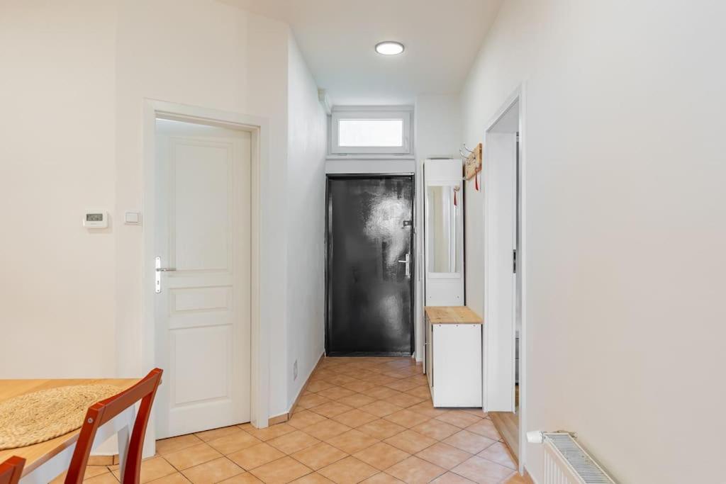 Urban Oasis Apartment Near Park and city center view 5