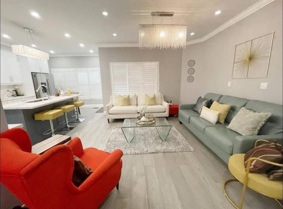 Elegant & Luxurious 3 Bedroom Home