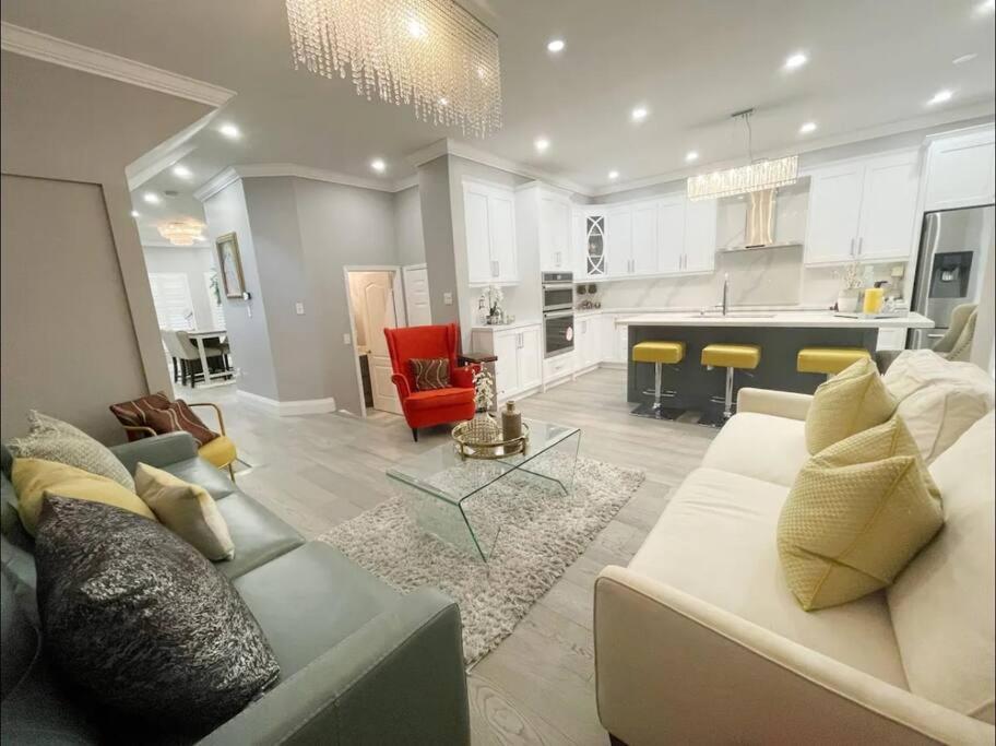 Elegant & Luxurious 3 Bedroom Home