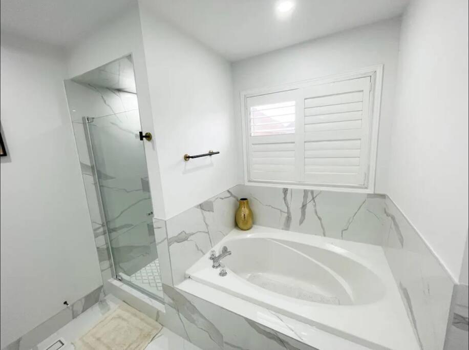 Elegant & Luxurious 3 Bedroom Home