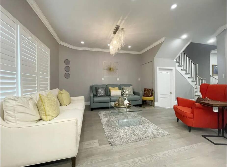Elegant & Luxurious 3 Bedroom Home