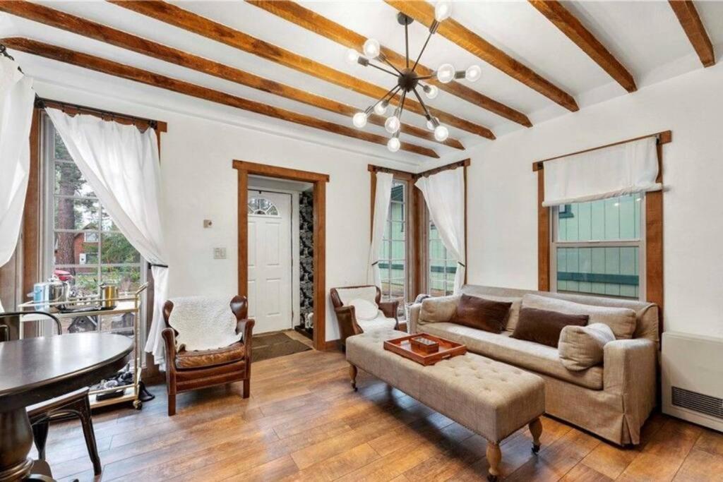 Twin Pines Hideaway BBQ, Fire-pit, Location! view 4