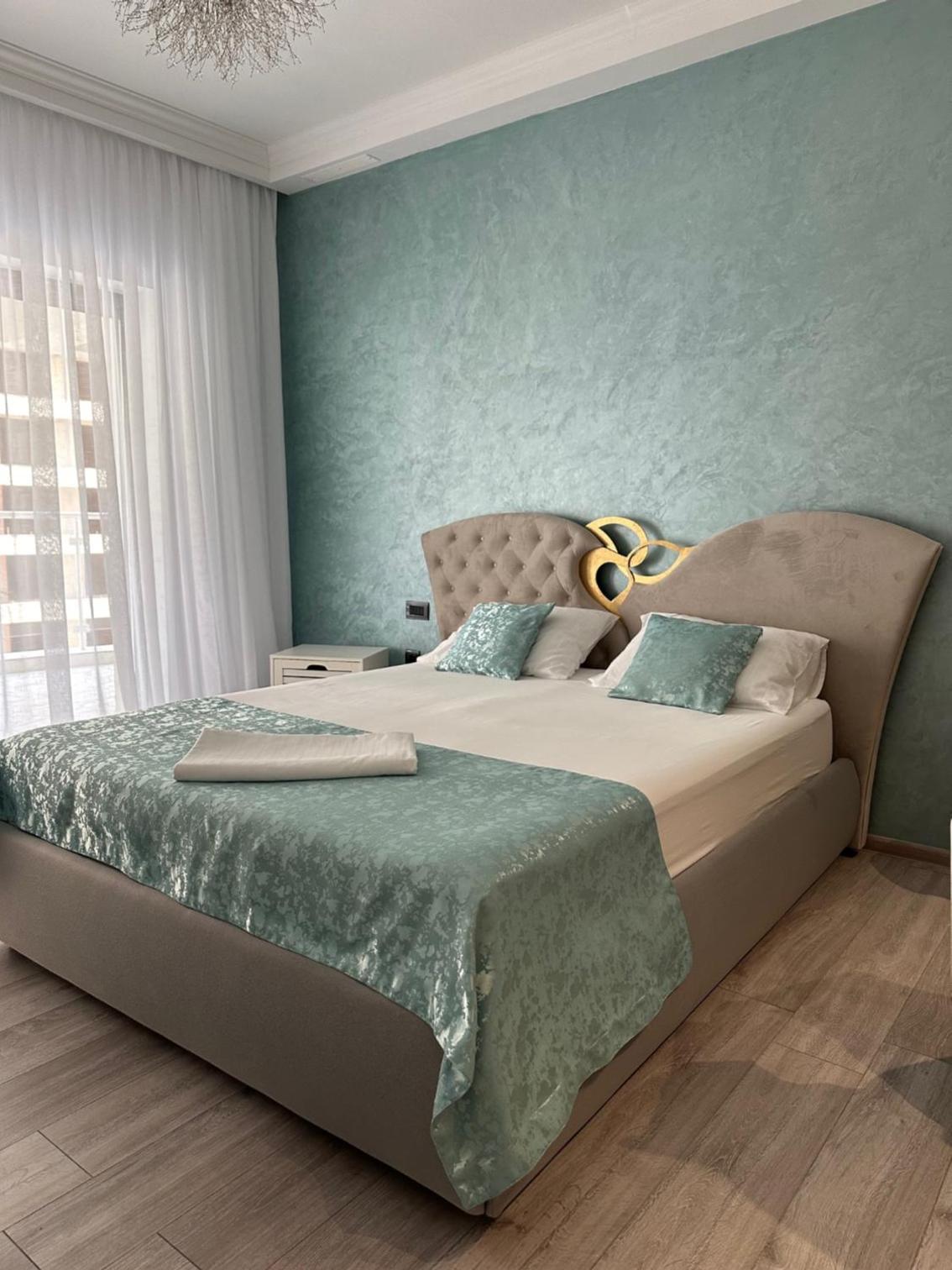 EER Beach Studios Mamaia