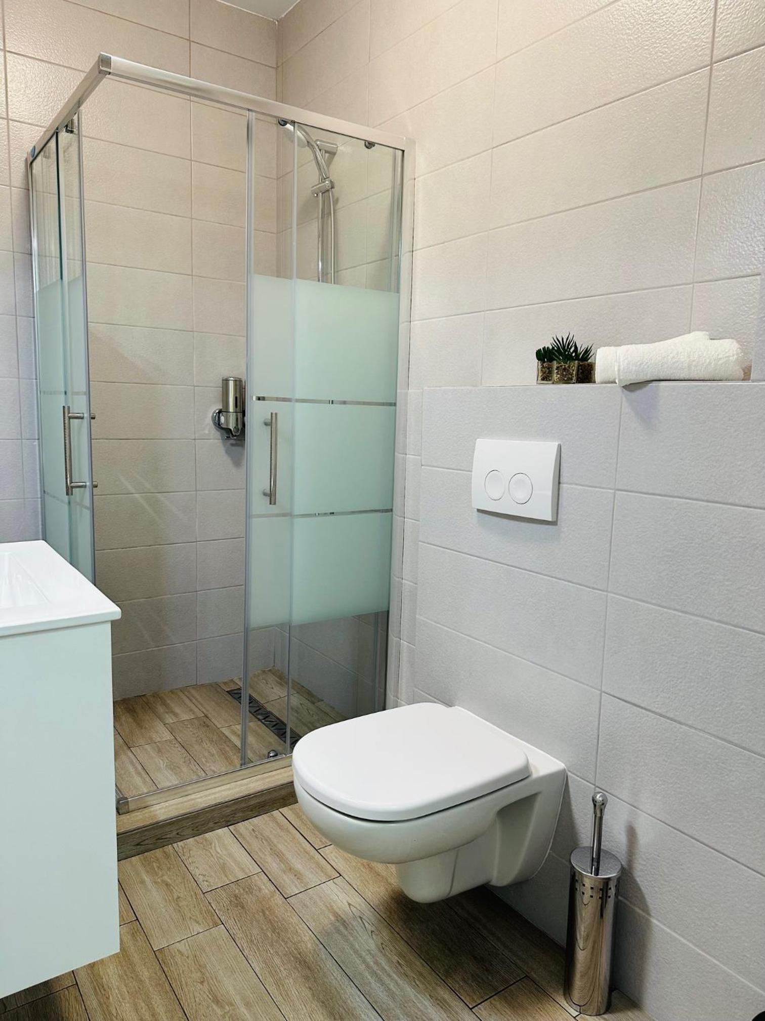 EER Beach Studios Mamaia