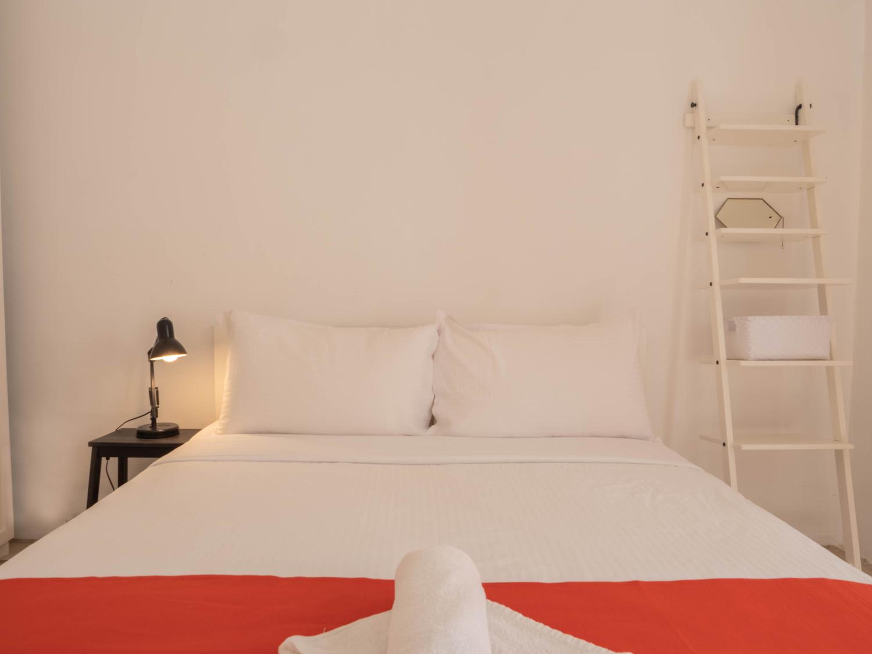 Villa Luciano - Rooftop Jacuzzi, BBQ, Billiards & Steps from Sea view 5