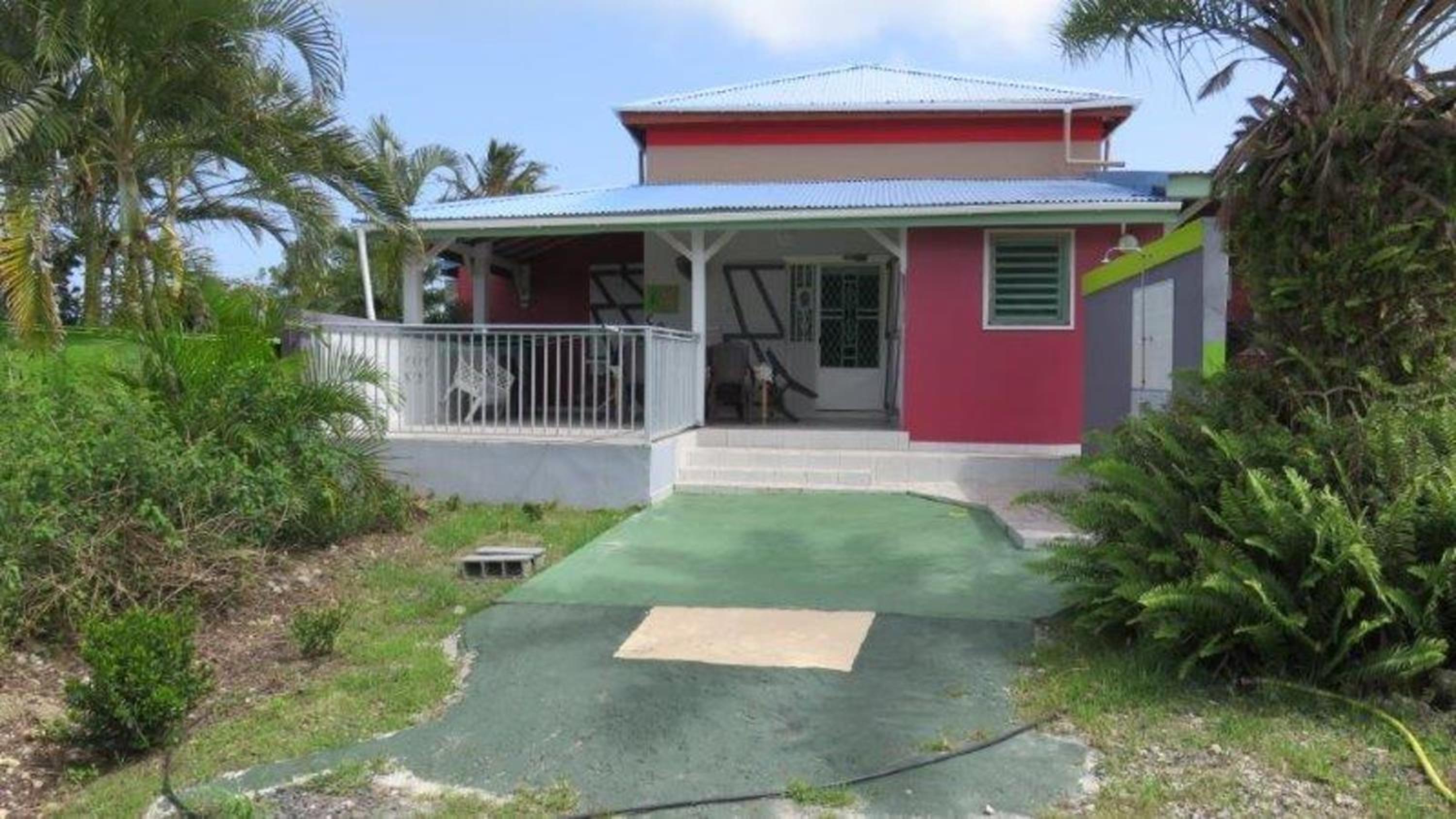 Maison charmante à Sainte Anne avec piscine partagée view 2