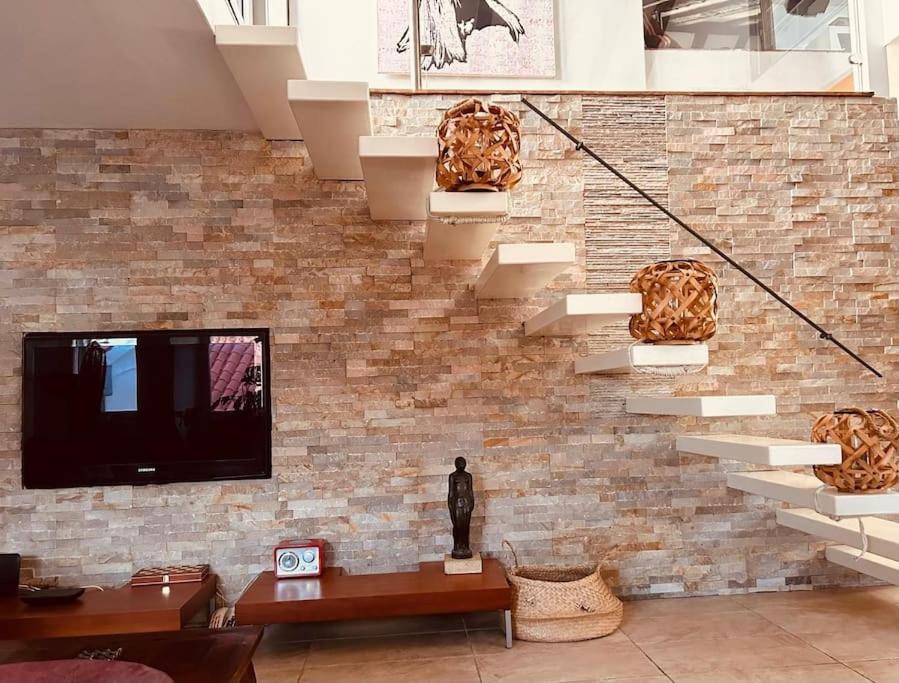 LUXE LOFT 3BR by Irundo view 5