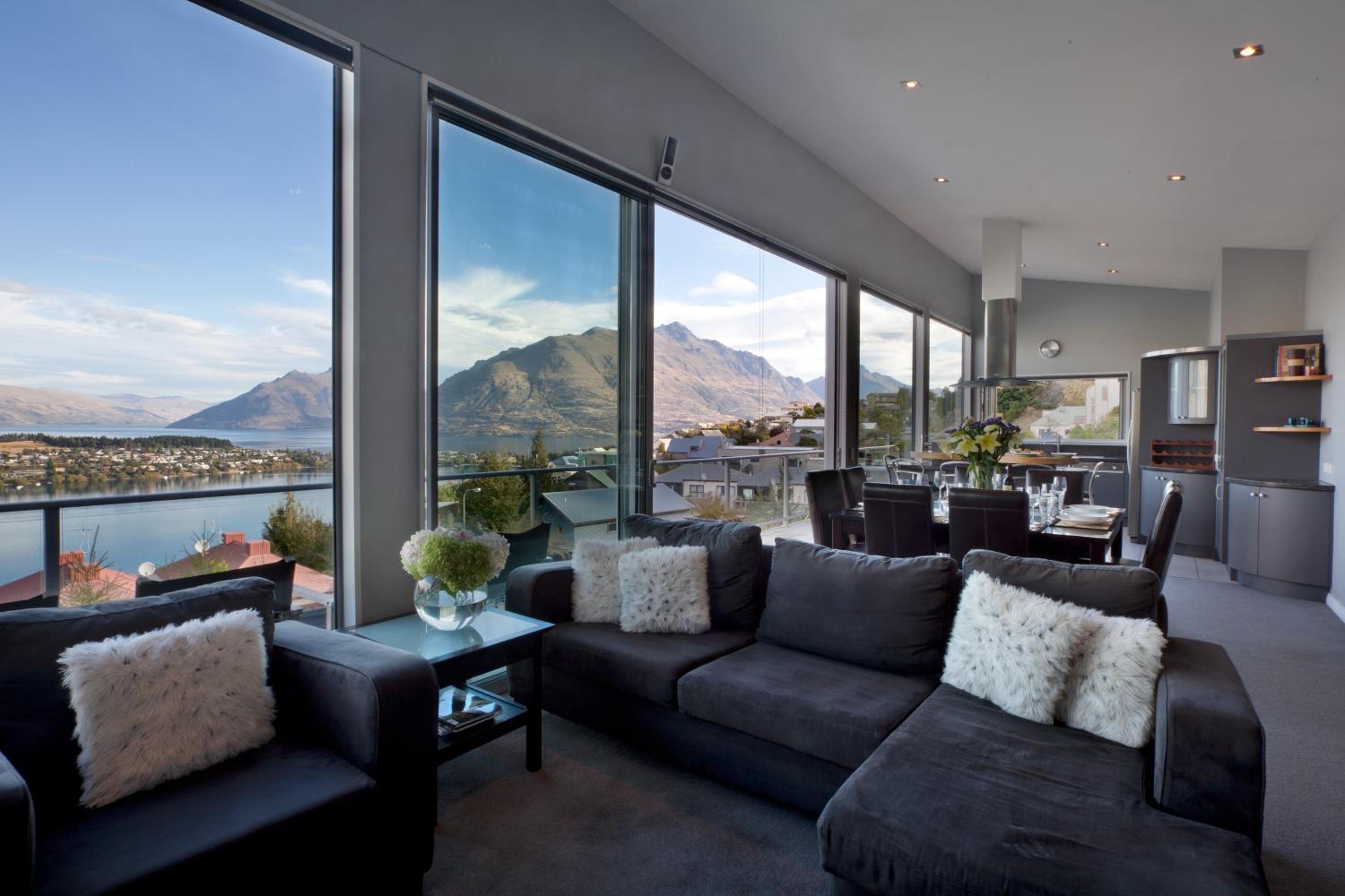 Highview Terrace by Amazing Accom view 3
