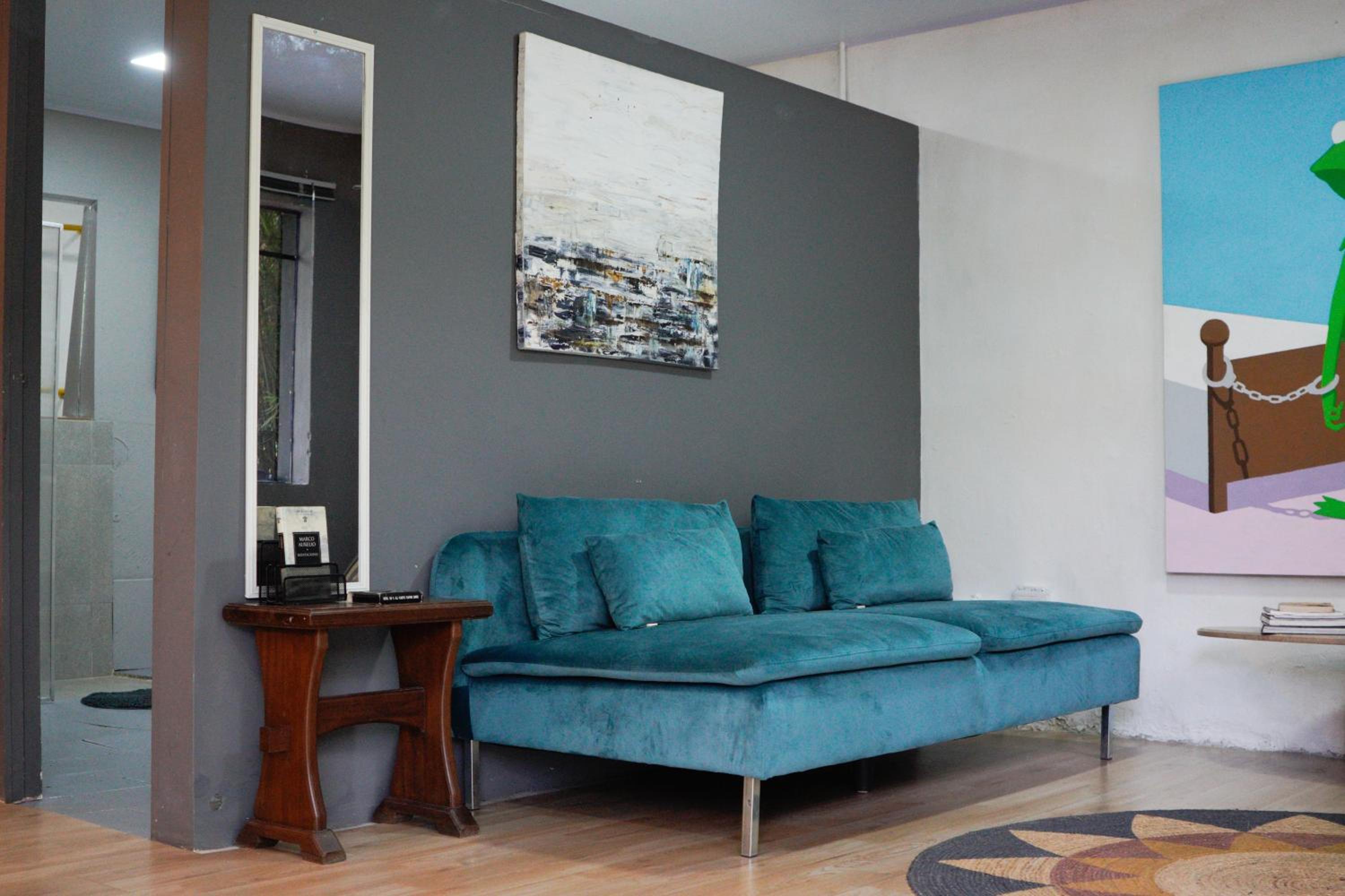 Central House in El Poblado surrounded by nature