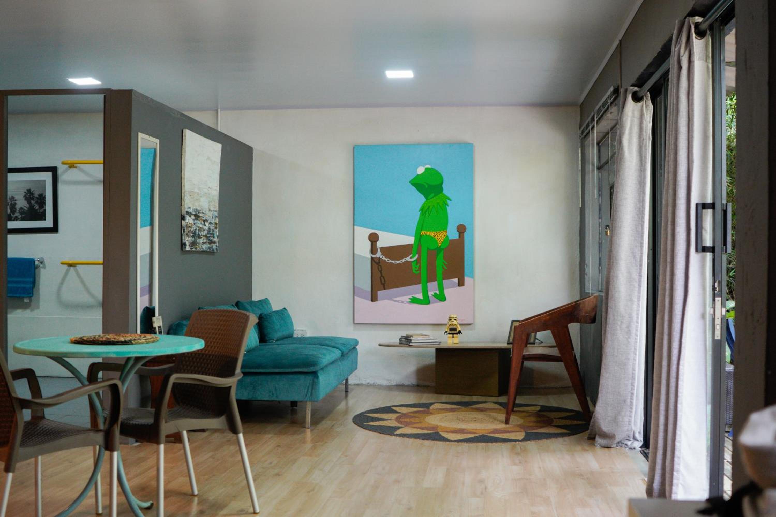 Central House in El Poblado surrounded by nature