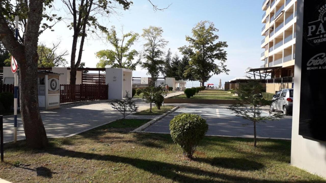 Golden beach luxury apartment