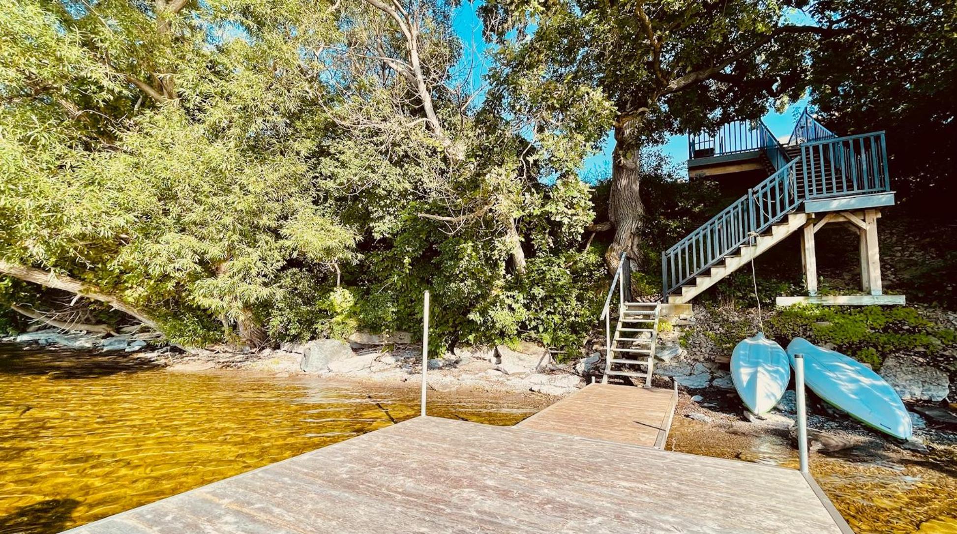 Lakeside Maison