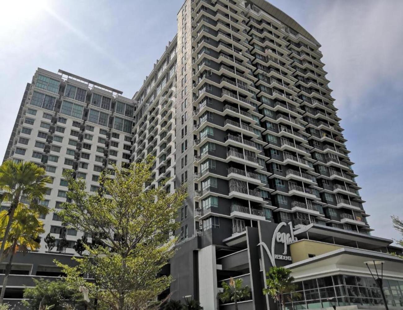 2BR Cozy Lakefront Duplex near Tamarind Square photo 1