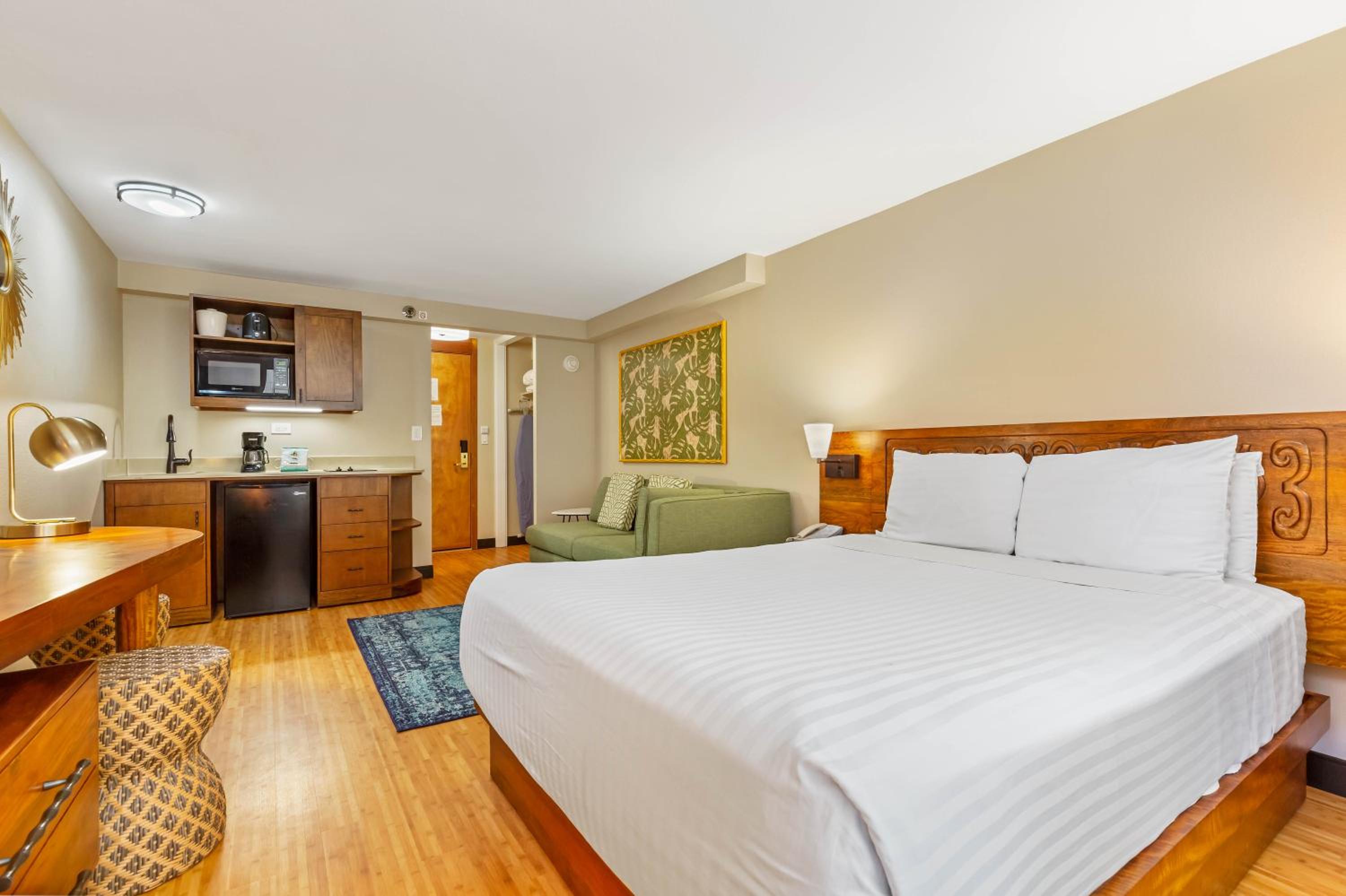 Castle Bamboo Waikīkī Hotel
