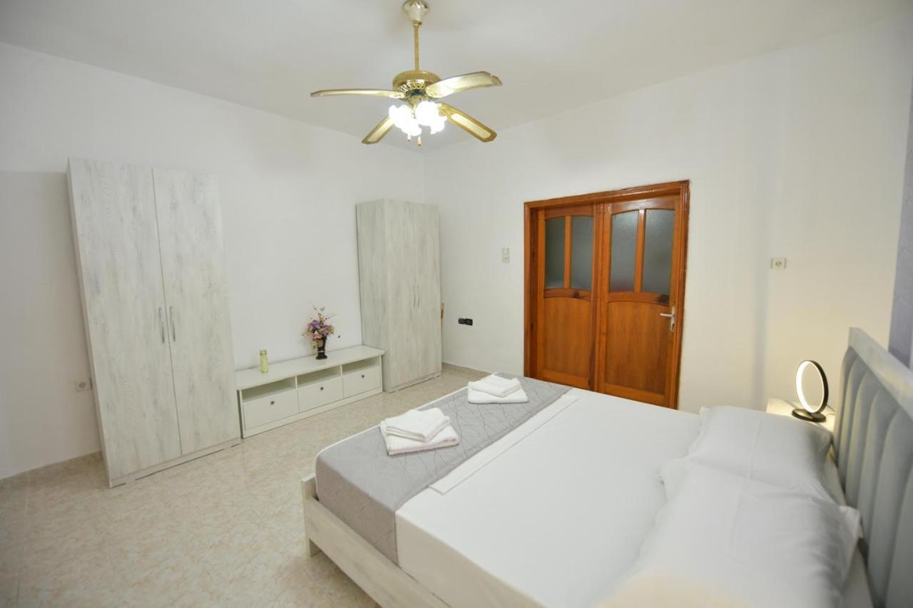 Fishta Villa and Apartments