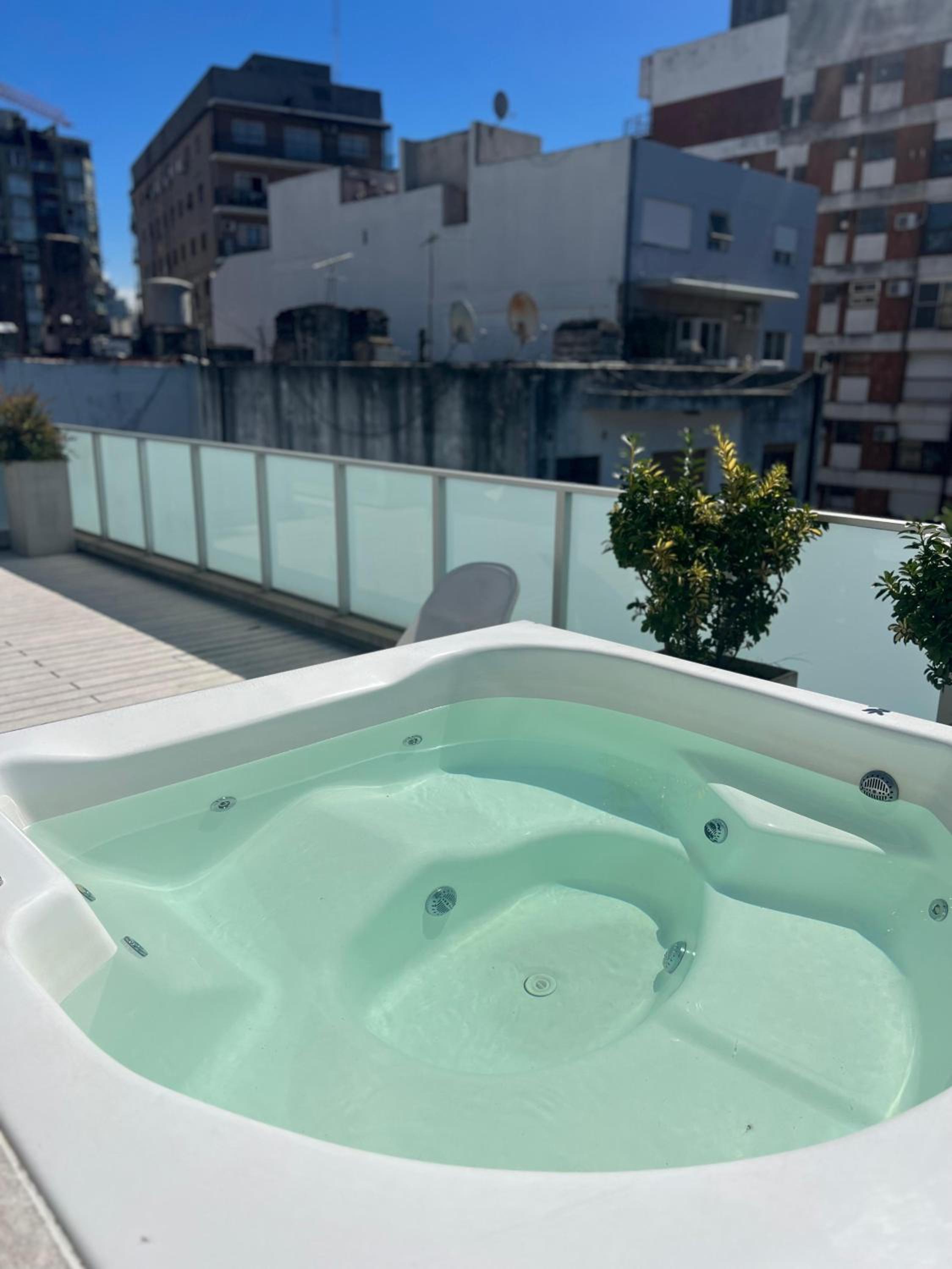 Moderno departamento en una torre de lujo en cañitas sobre la calle Arevalo