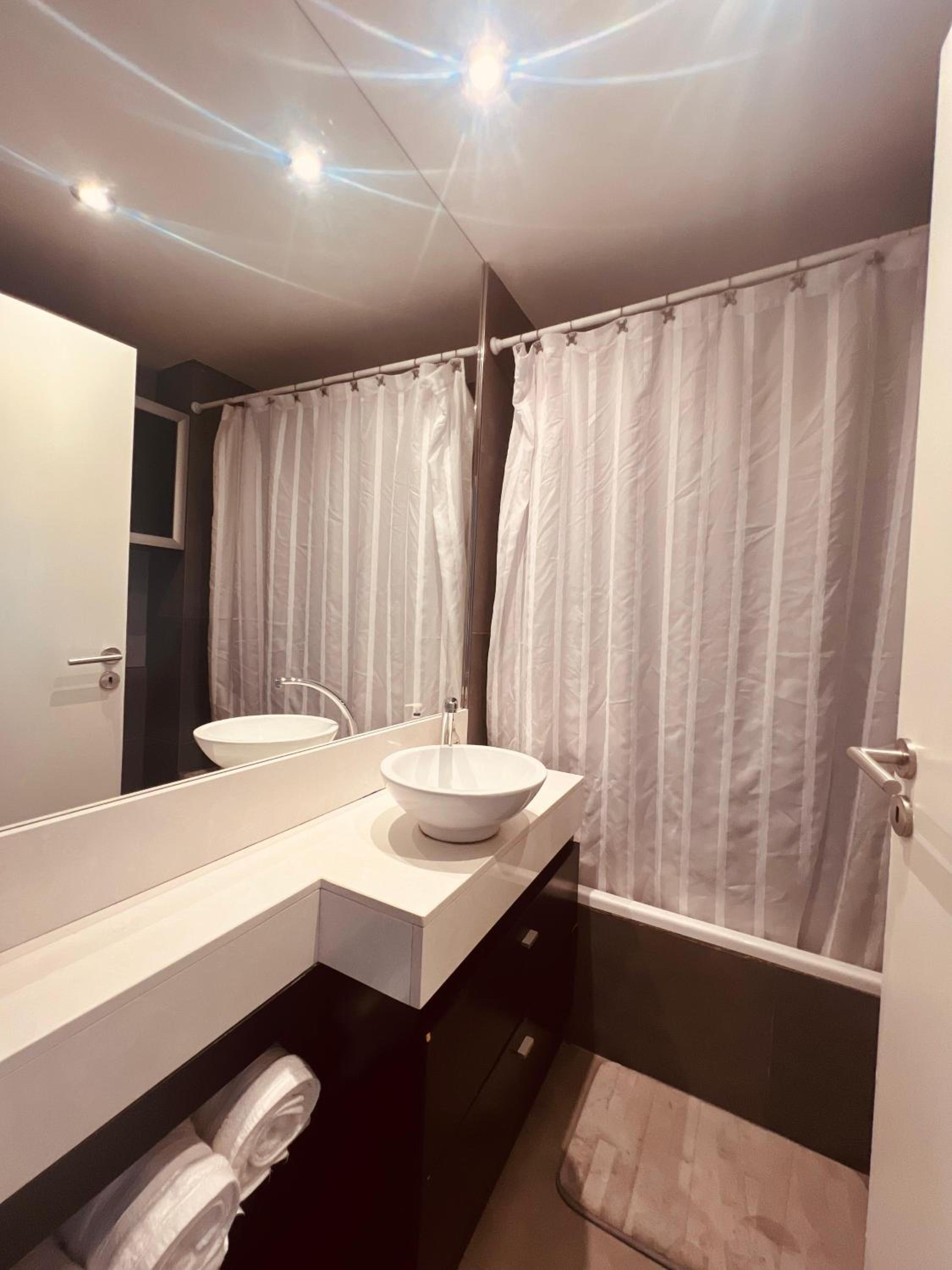Moderno departamento en una torre de lujo en cañitas sobre la calle Arevalo