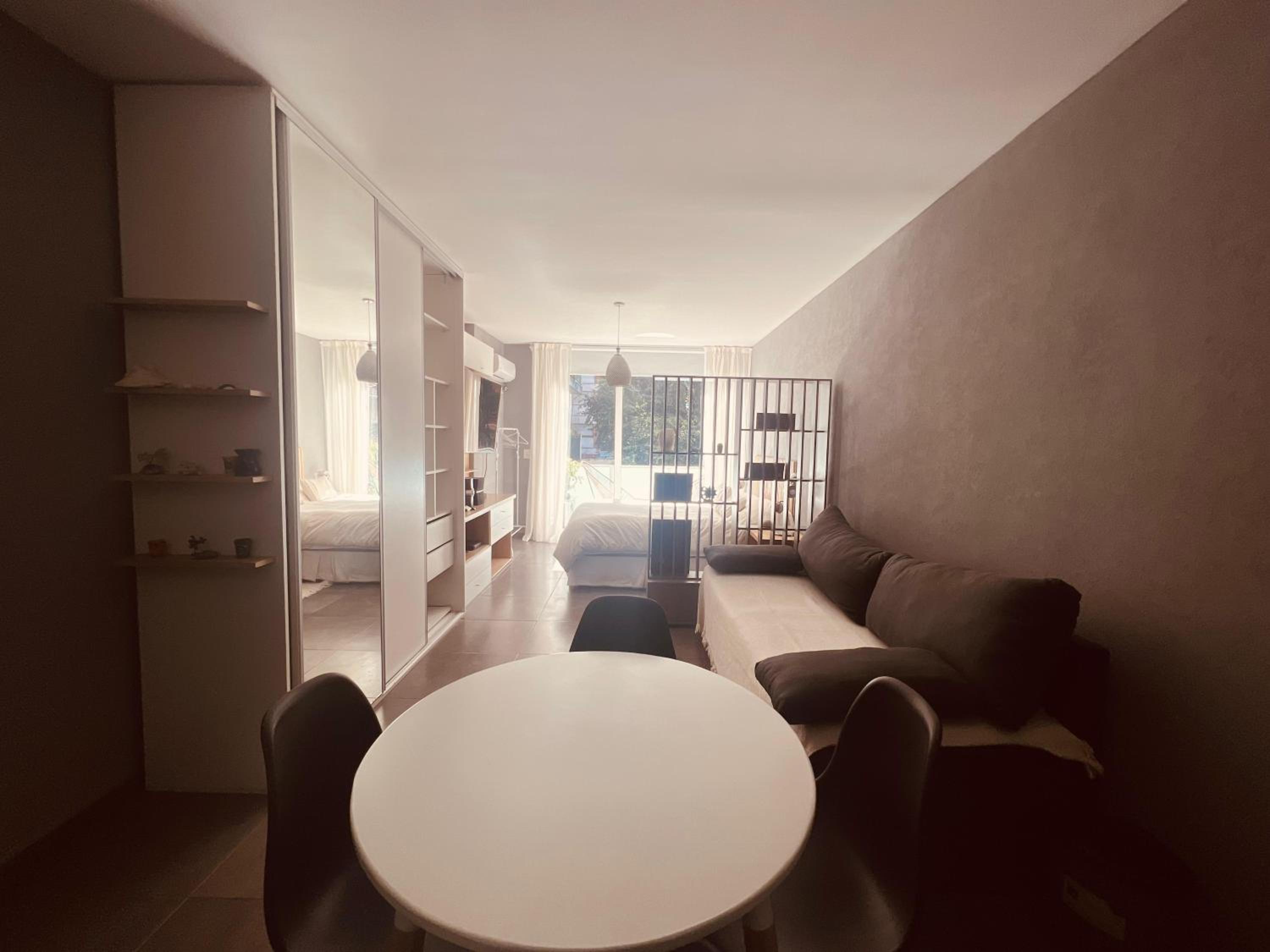 Moderno departamento en una torre de lujo en cañitas sobre la calle Arevalo