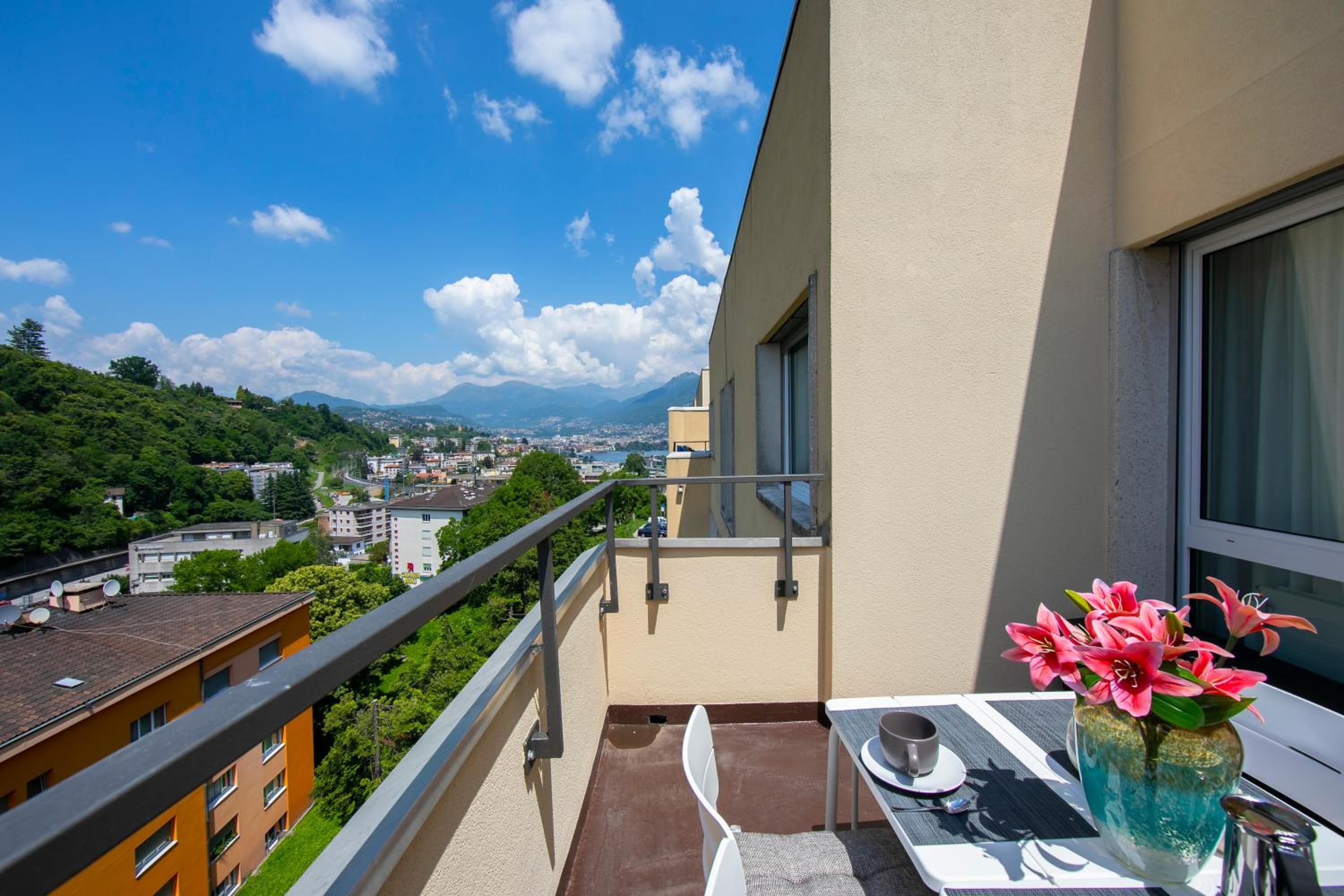 Laguna di Lugano with Balcony - Happy Rentals