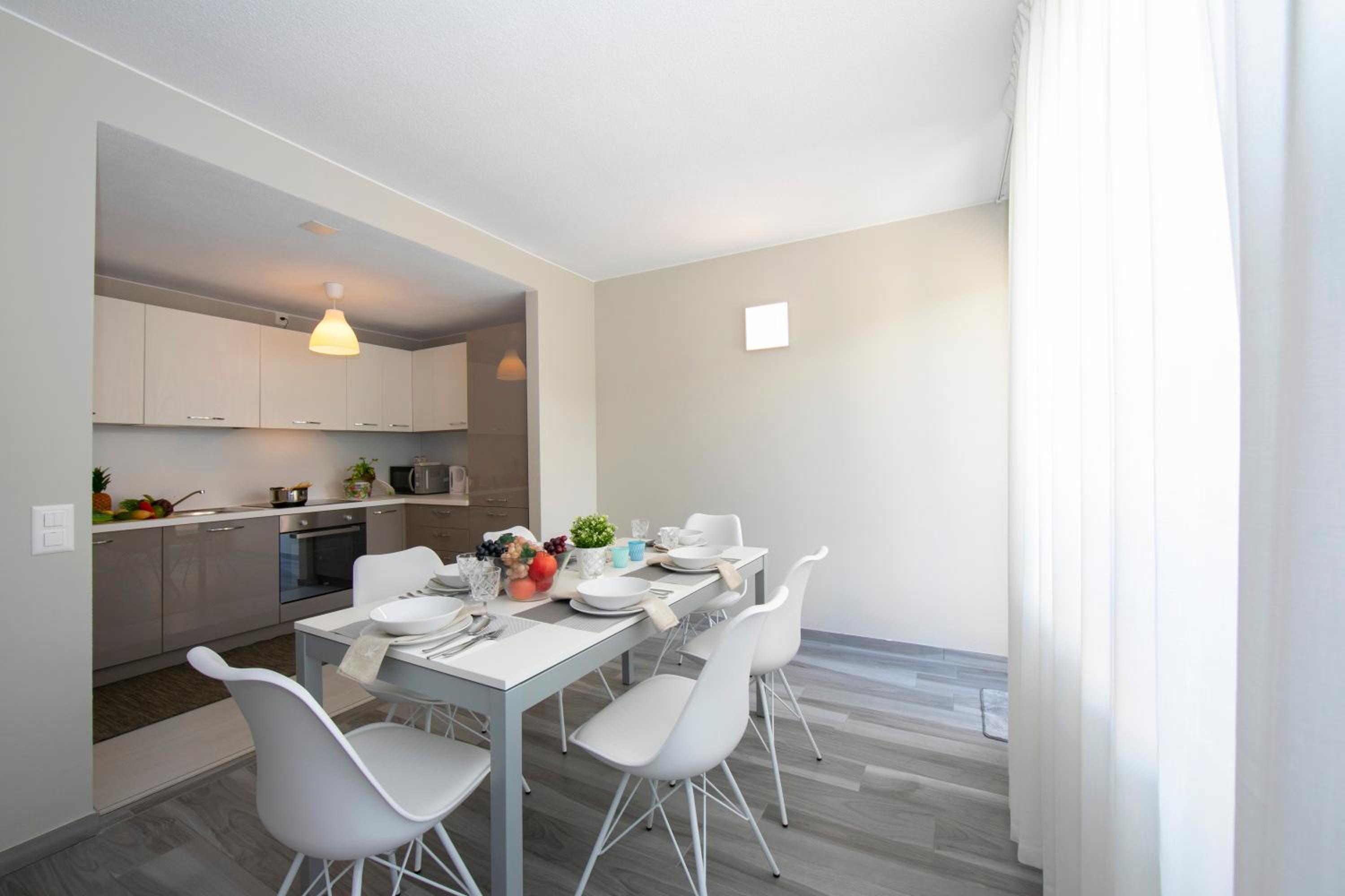 Laguna di Lugano with Balcony - Happy Rentals